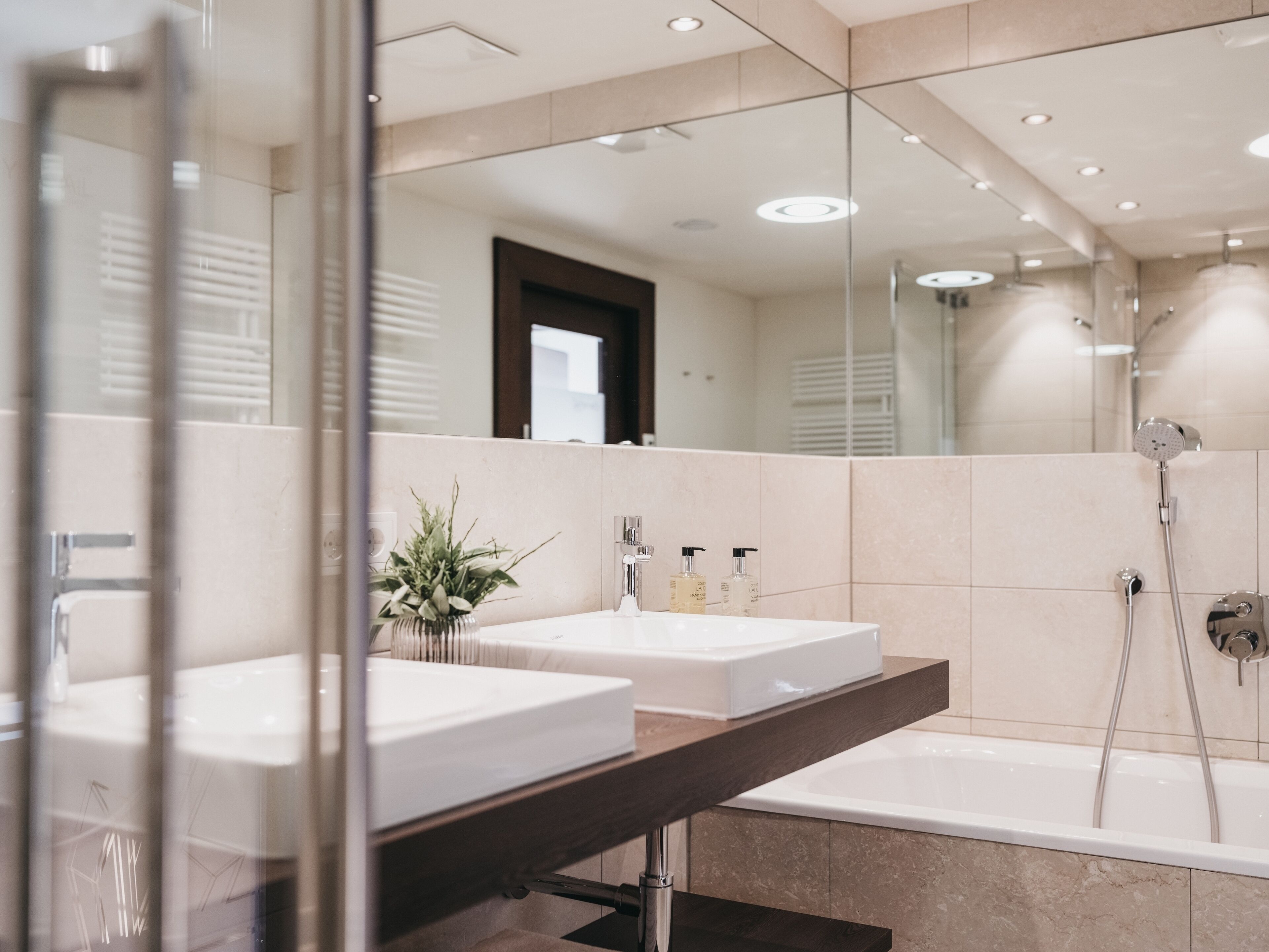 The Crystal VAYA Unique