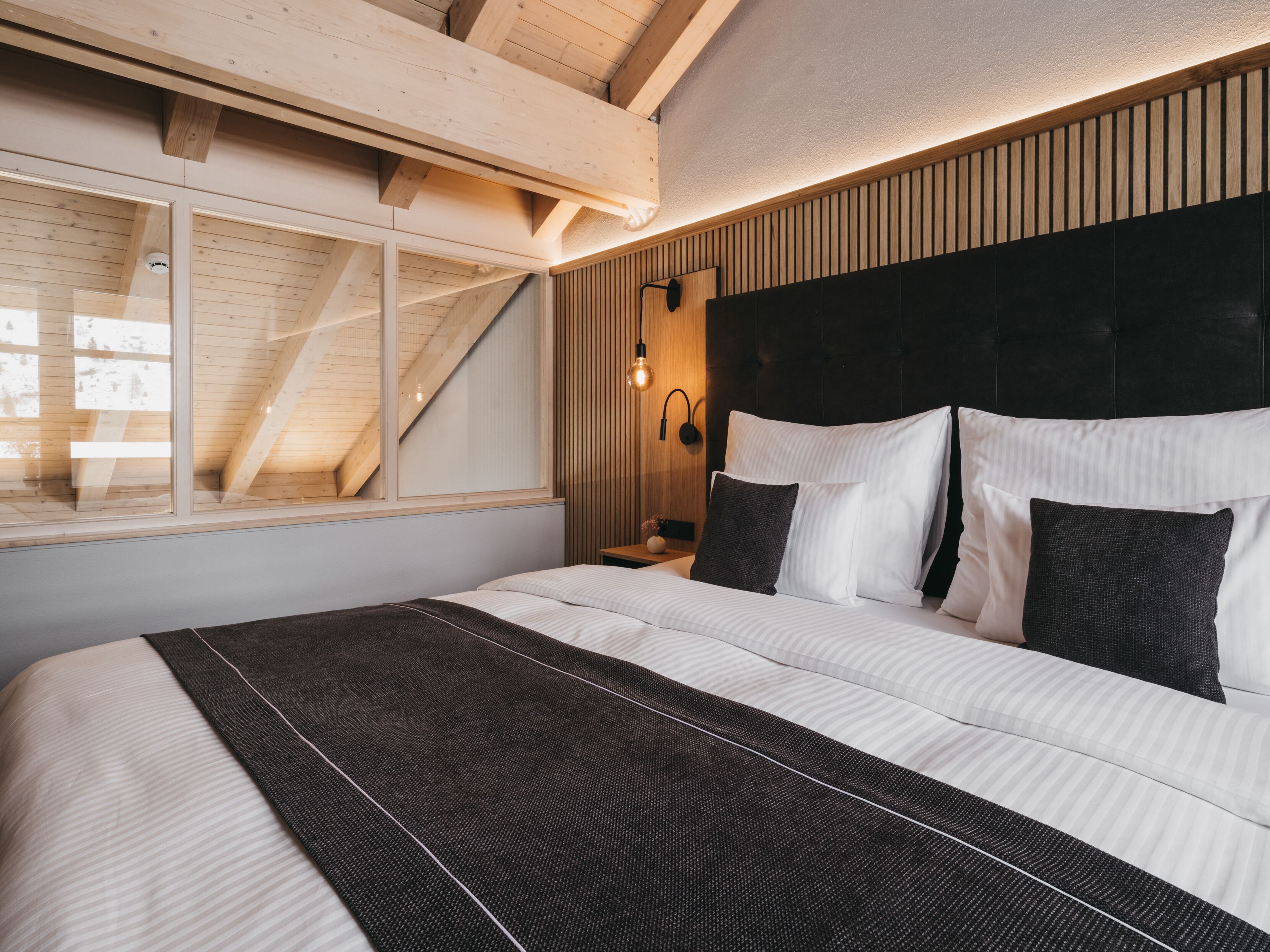 The Crystal VAYA Unique