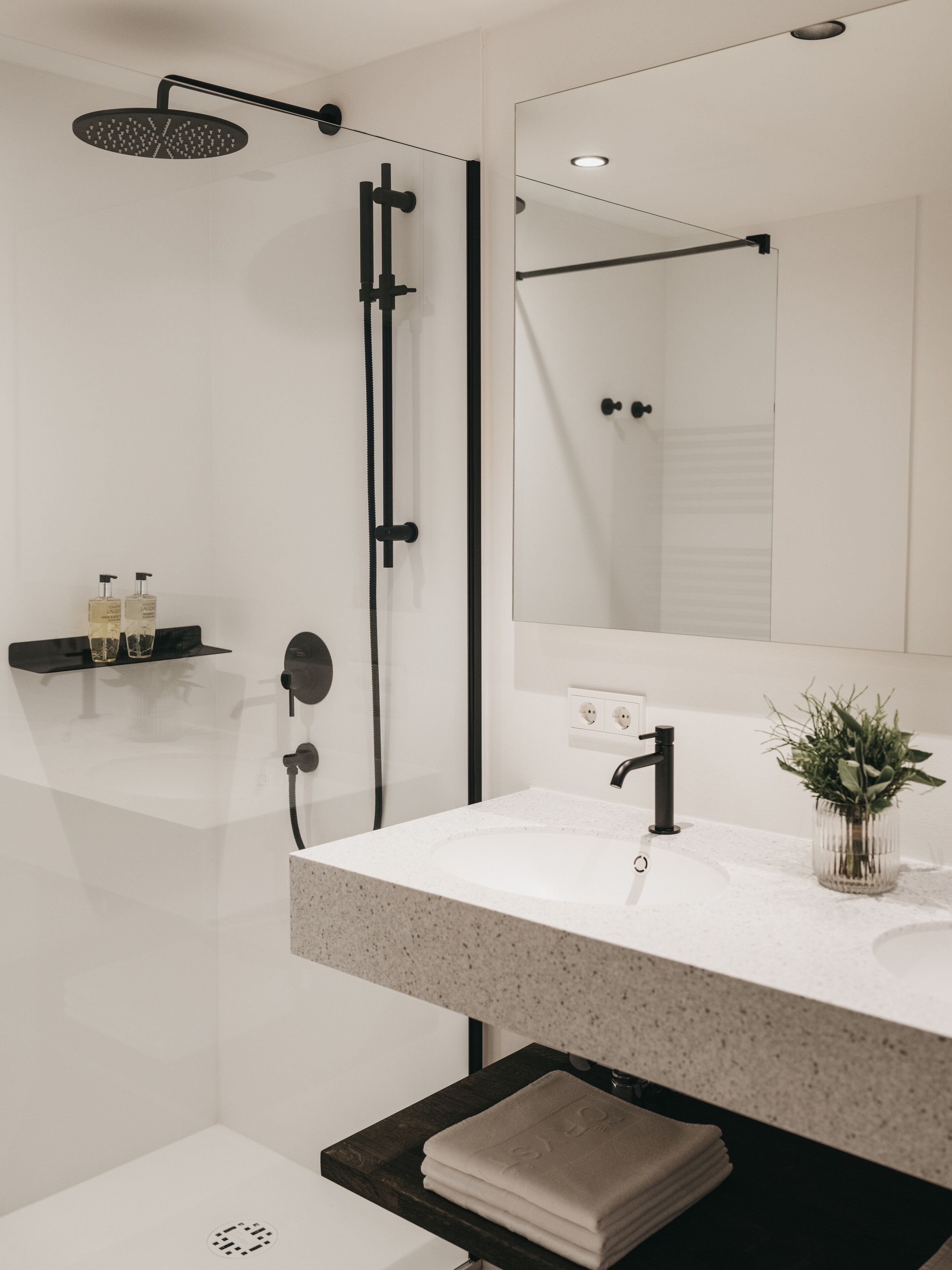 The Crystal VAYA Unique