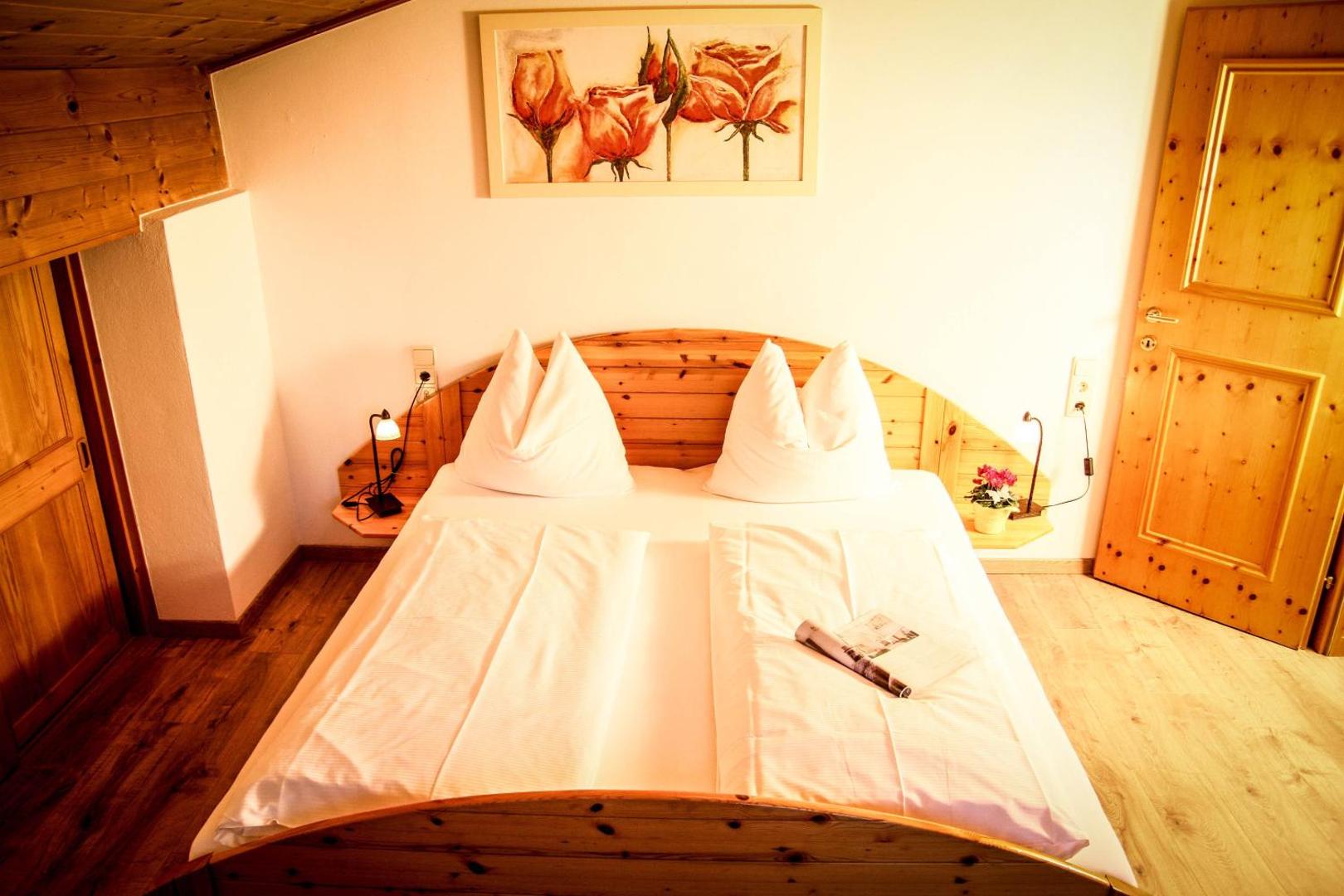 PEOPLE’S  HOTEL