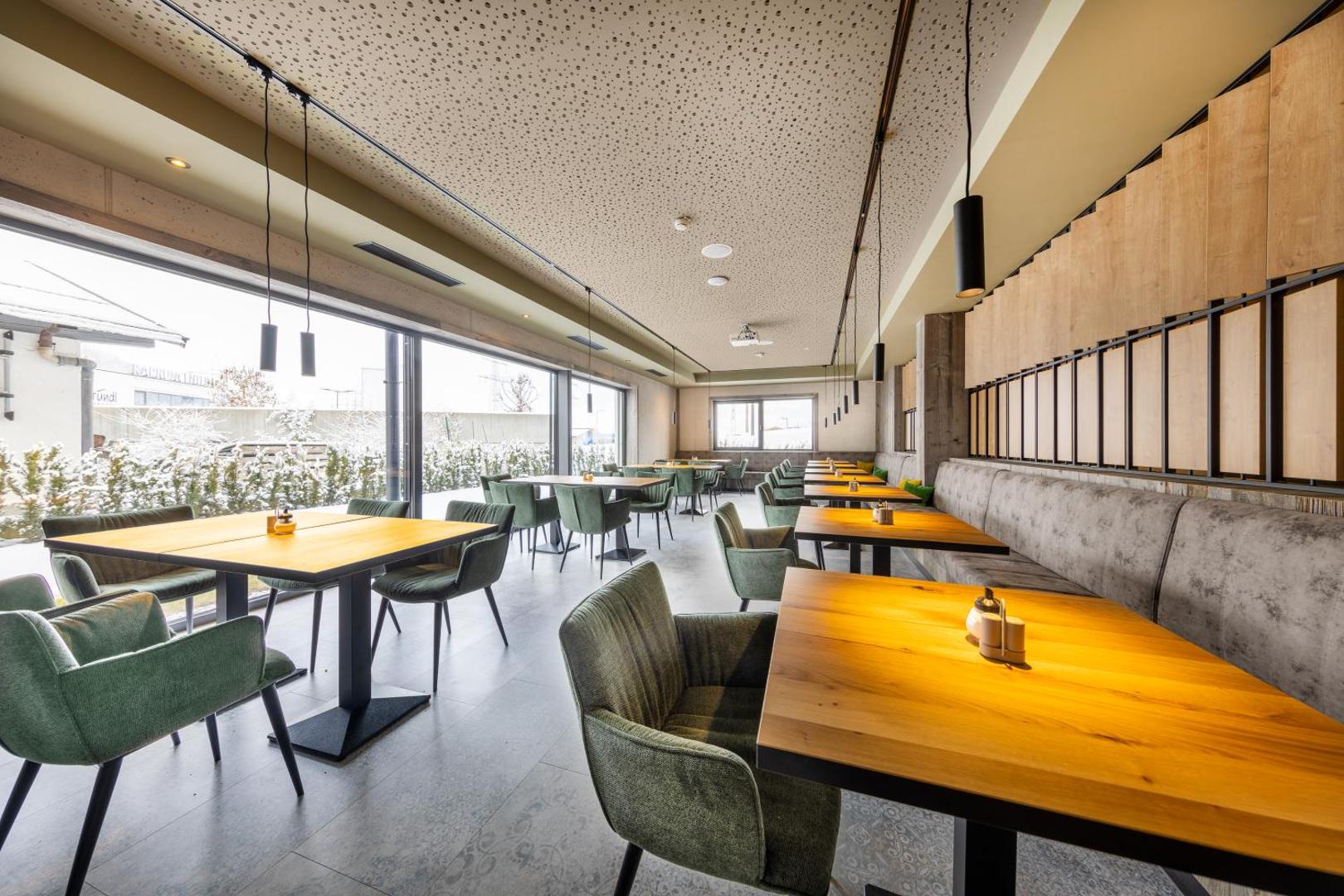 PEOPLE’S  HOTEL