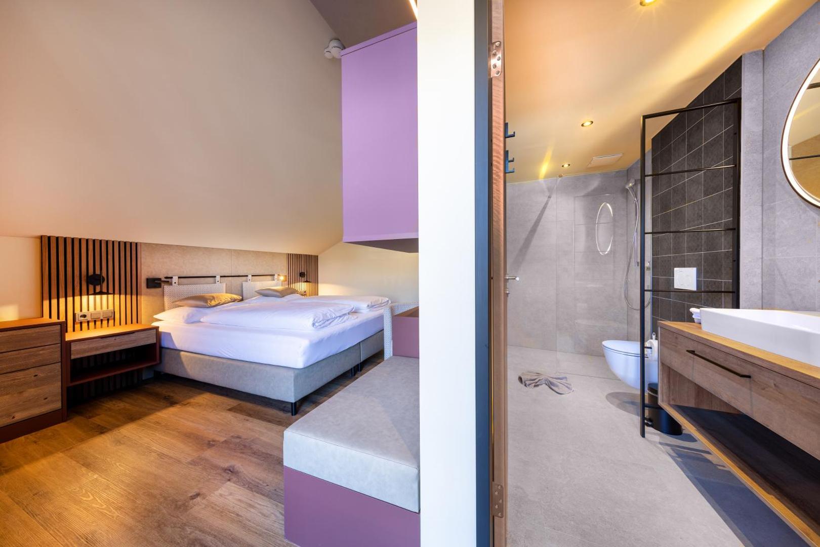 PEOPLE’S  HOTEL