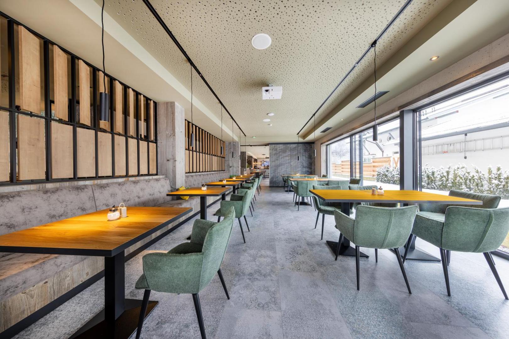 PEOPLE’S  HOTEL