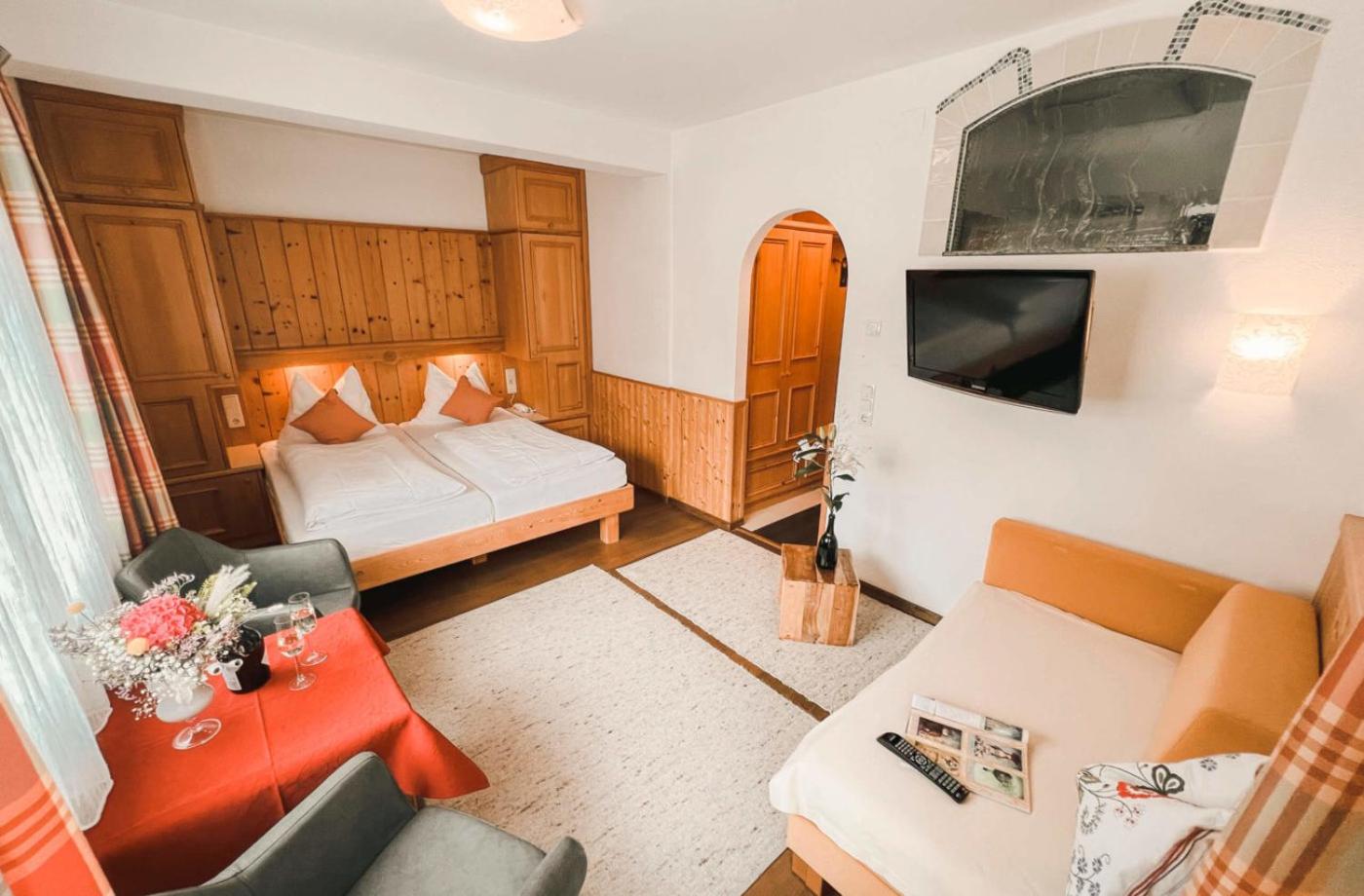 PEOPLE’S  HOTEL