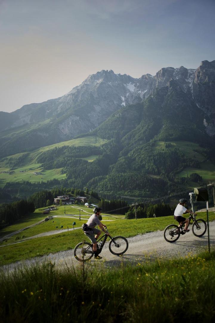 Holzhotel Forsthofalm