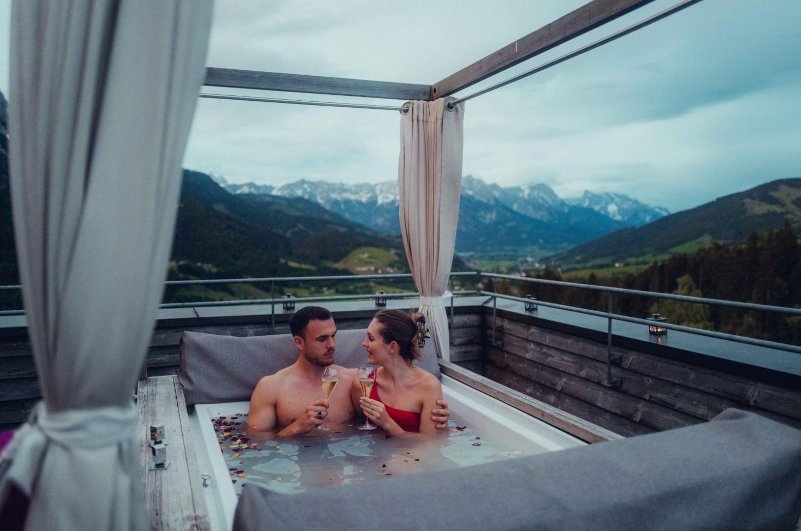 Holzhotel Forsthofalm