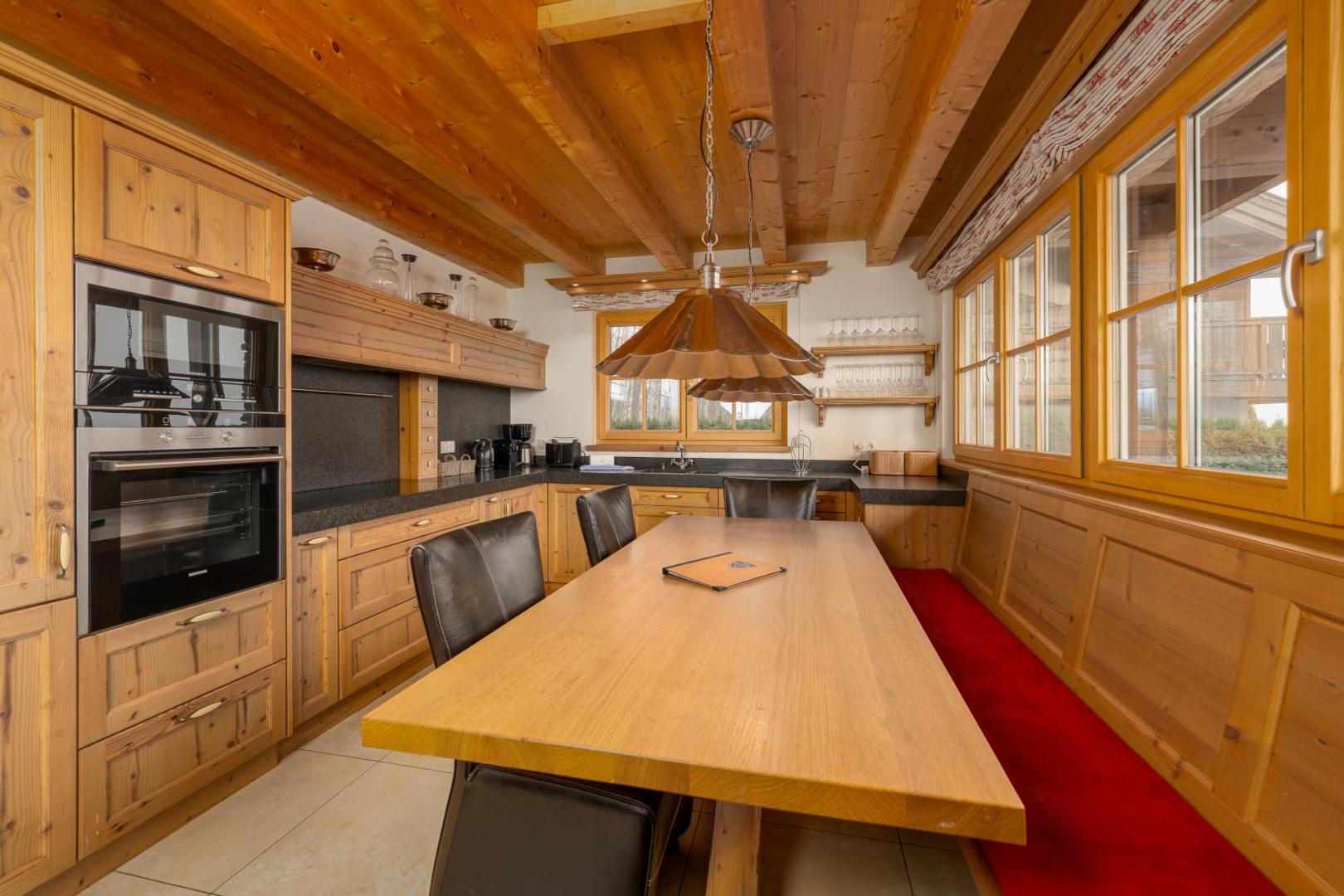 Avenida Panorama Chalets by Alpin Rentals