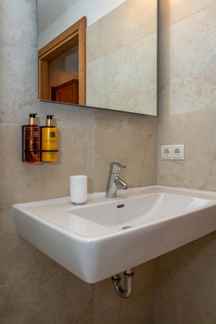 Avenida Panorama Chalets by Alpin Rentals