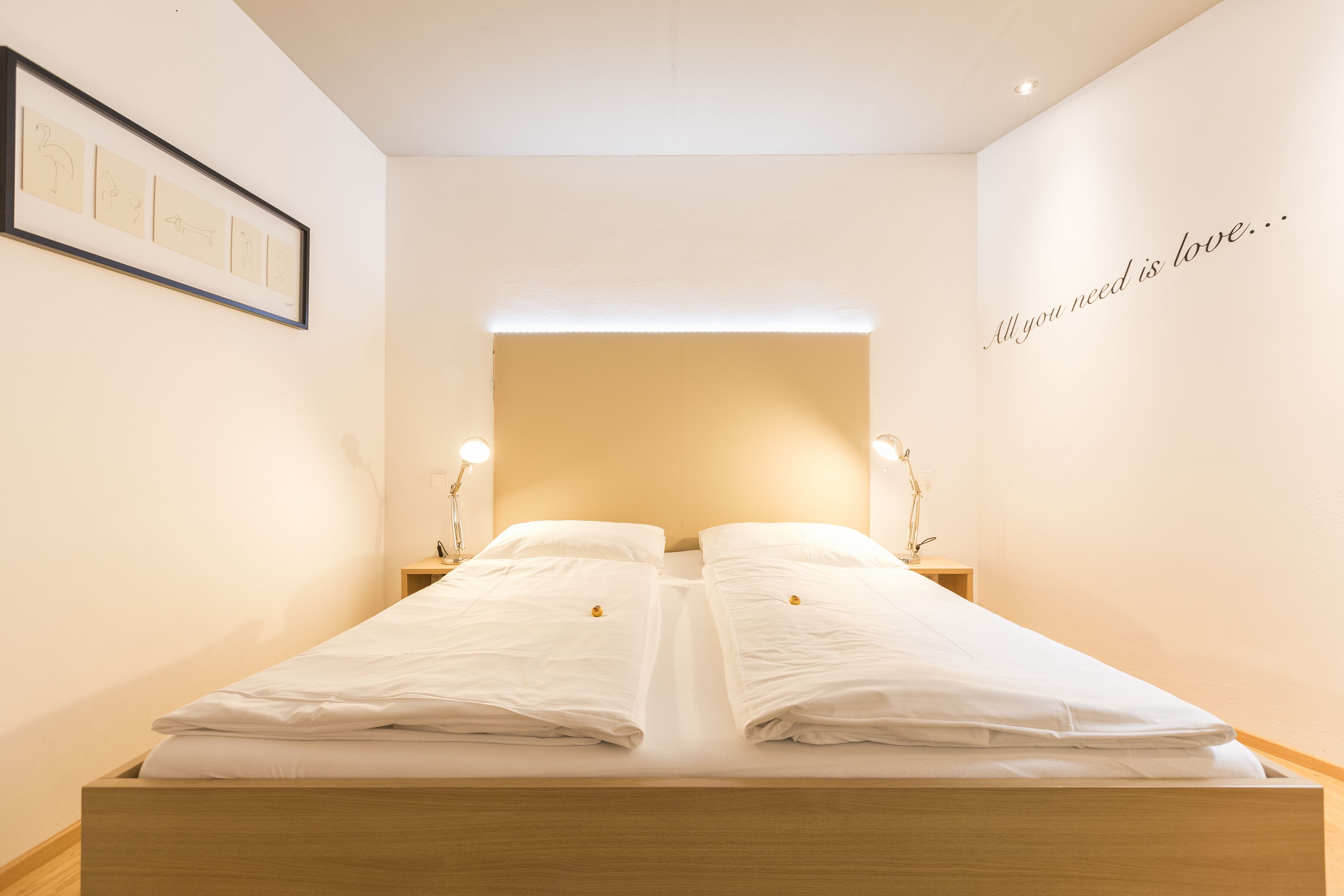 Room 5 Apartments