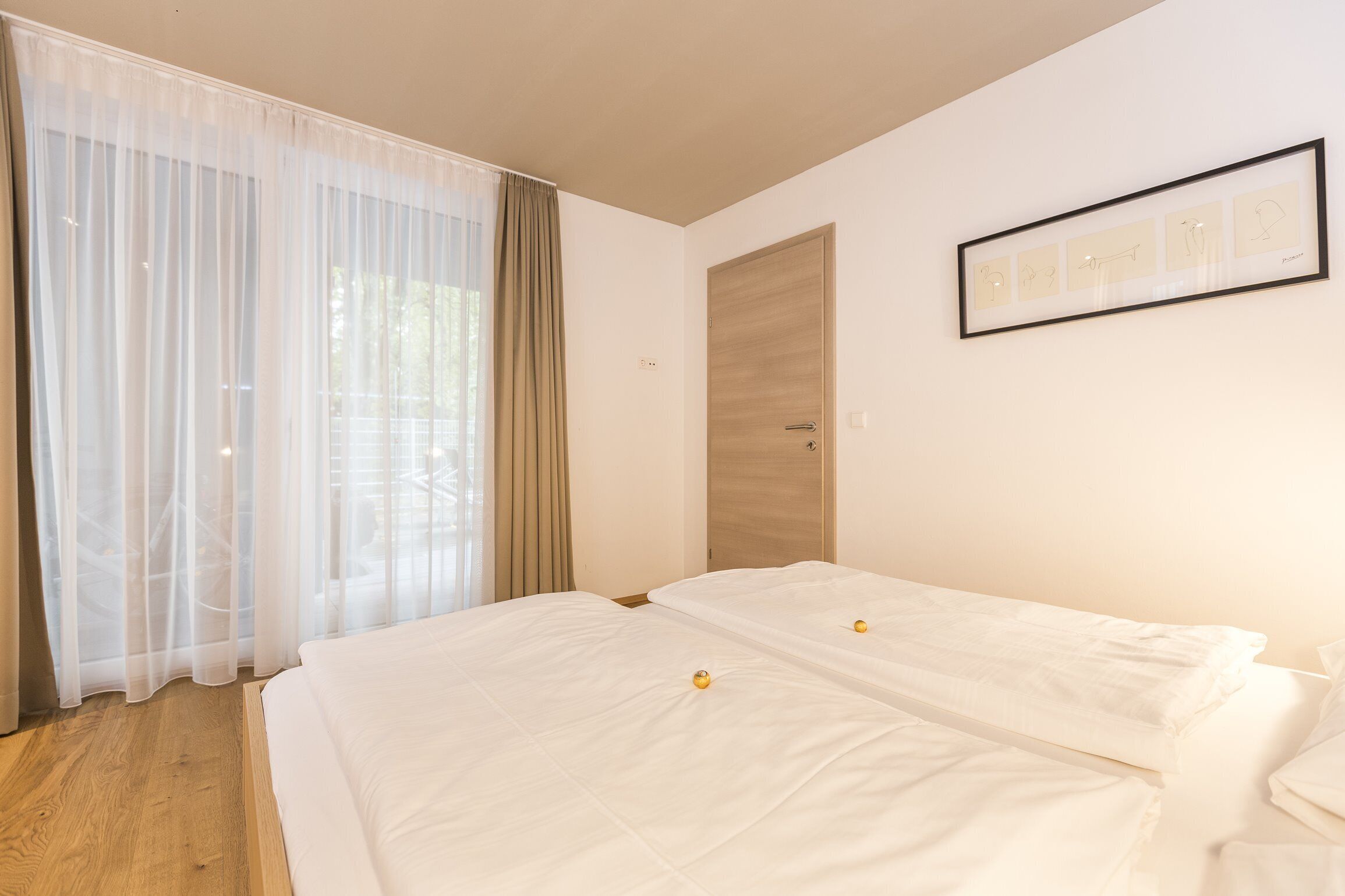 Room 5 Apartments