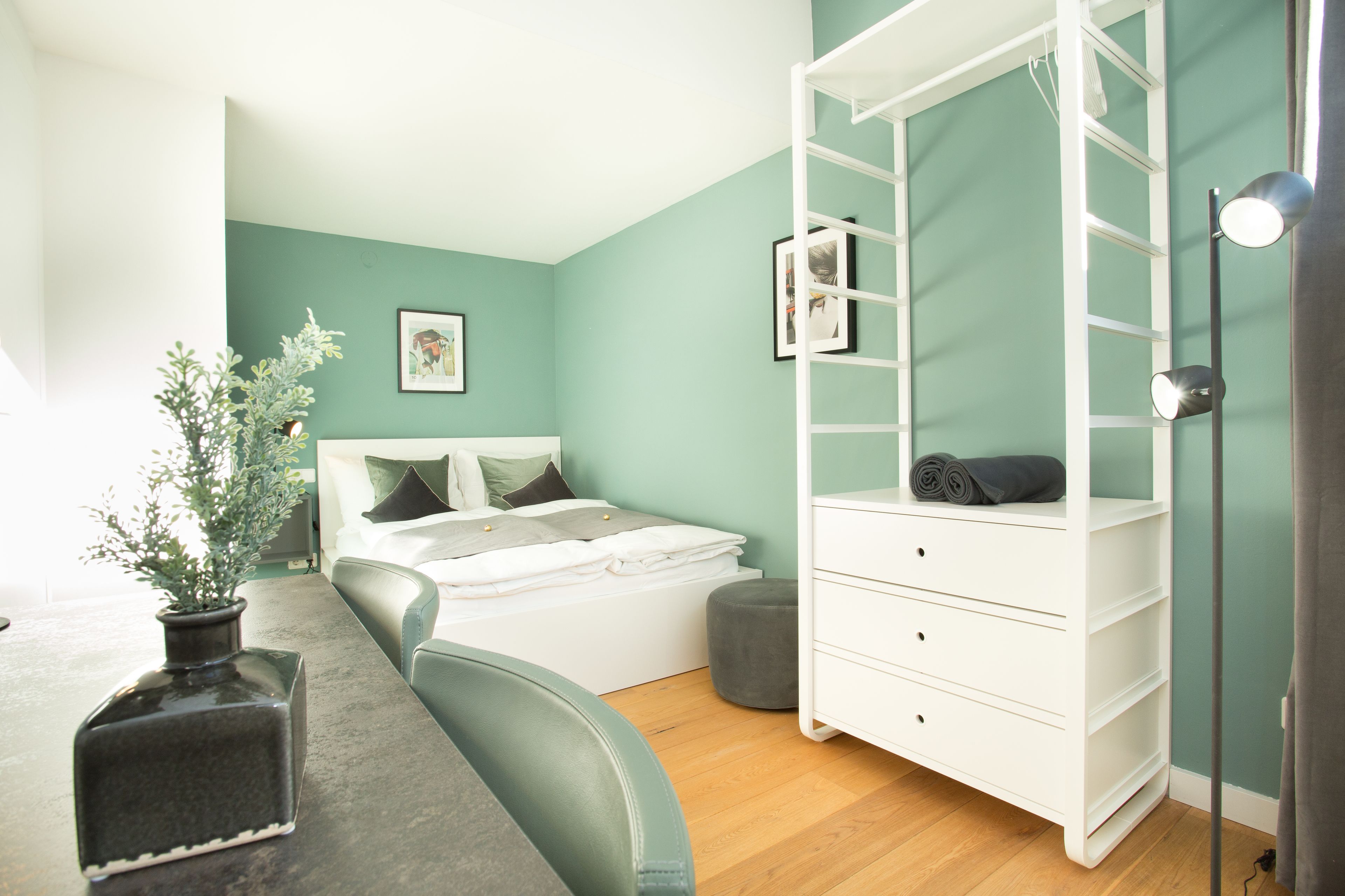 Room 5 Apartments
