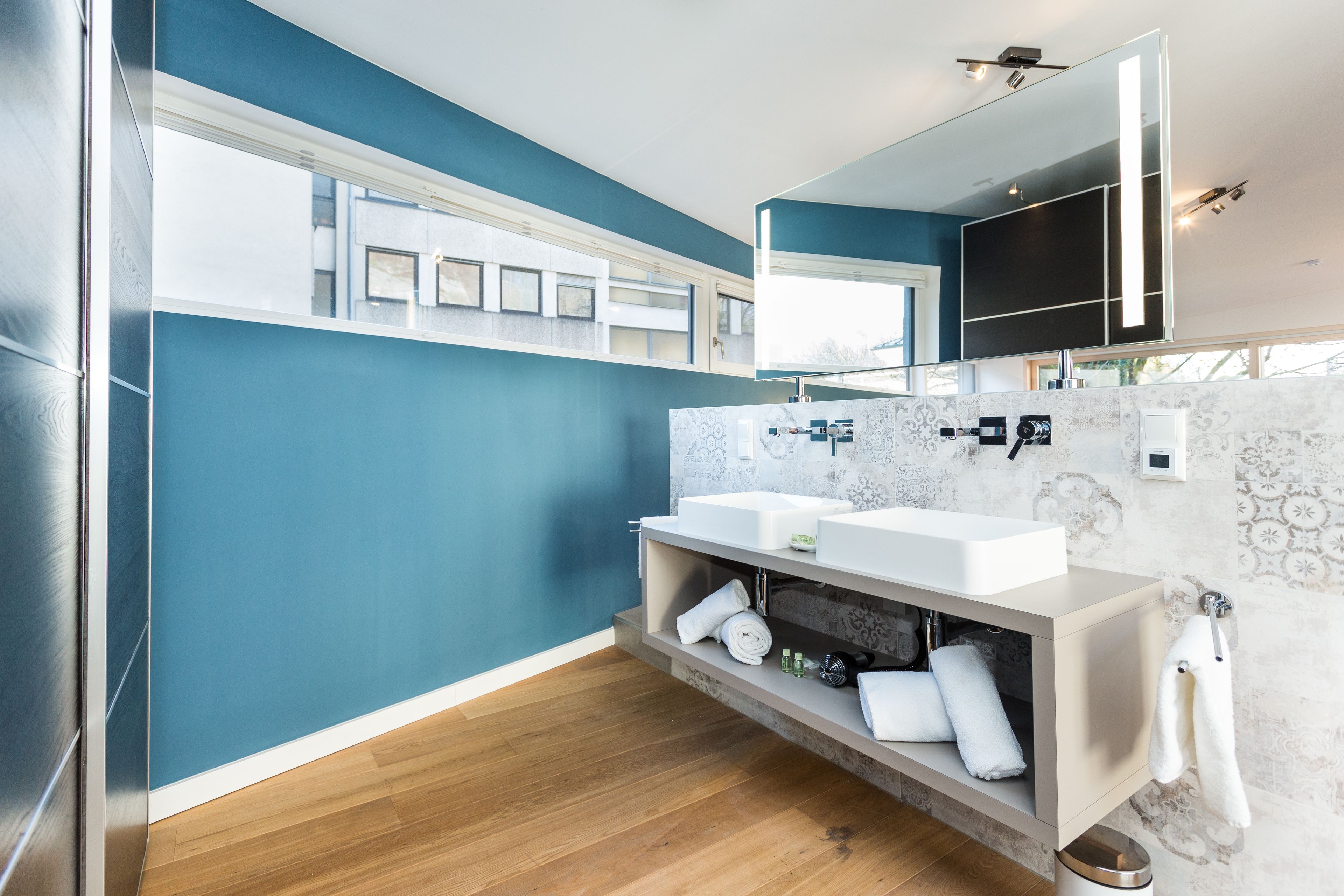 Room 5 Apartments
