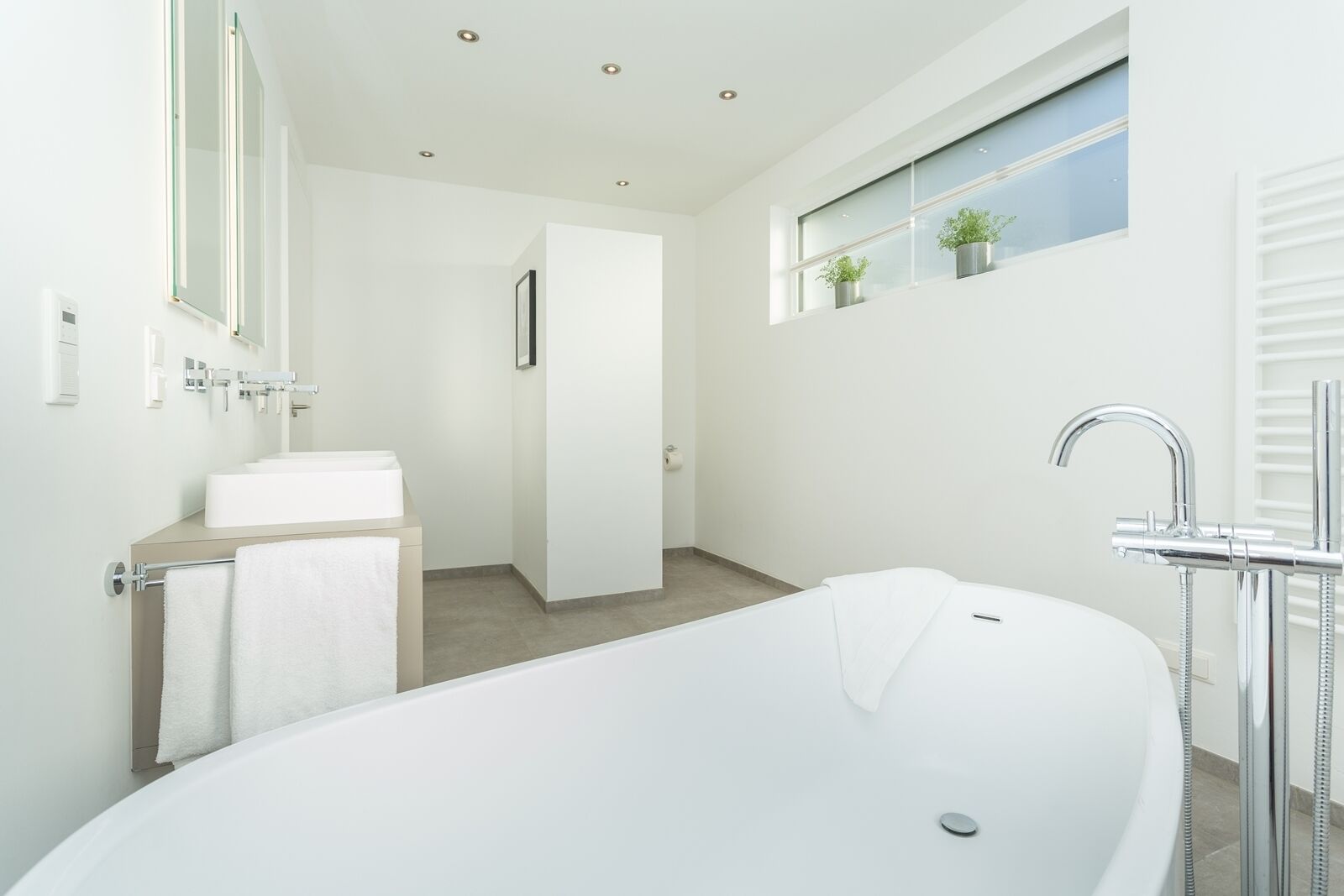 Room 5 Apartments