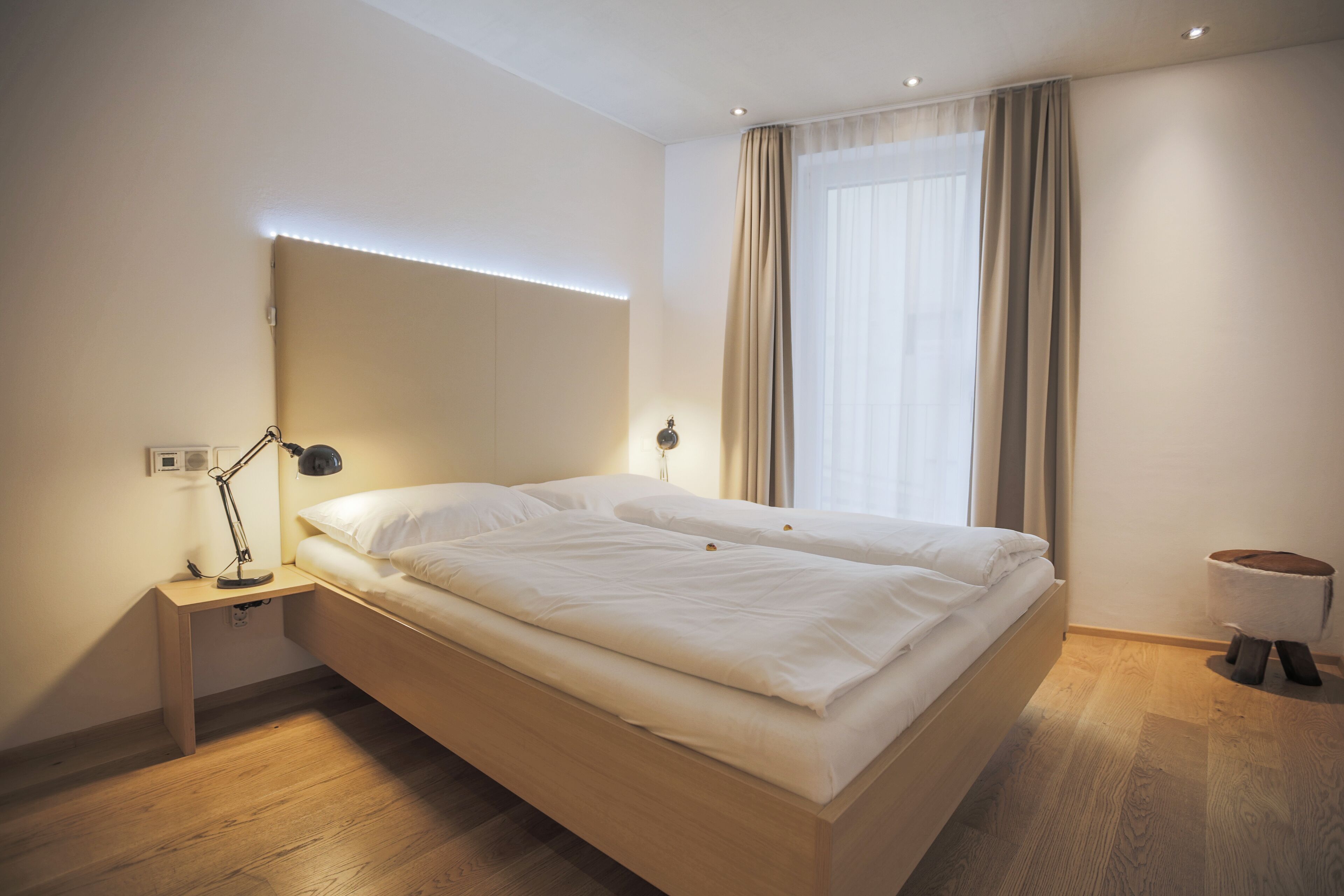 Room 5 Apartments
