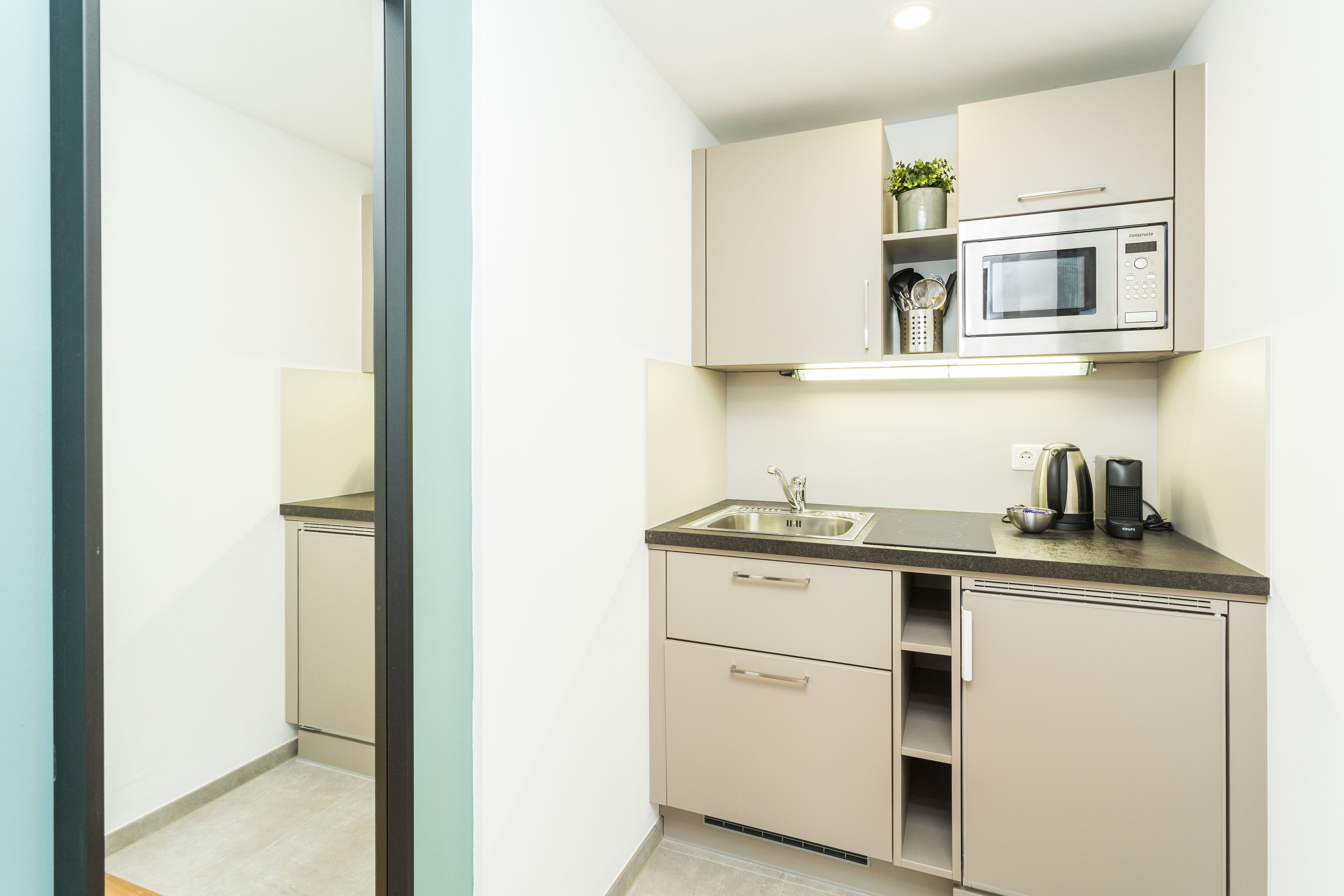 Room 5 Apartments