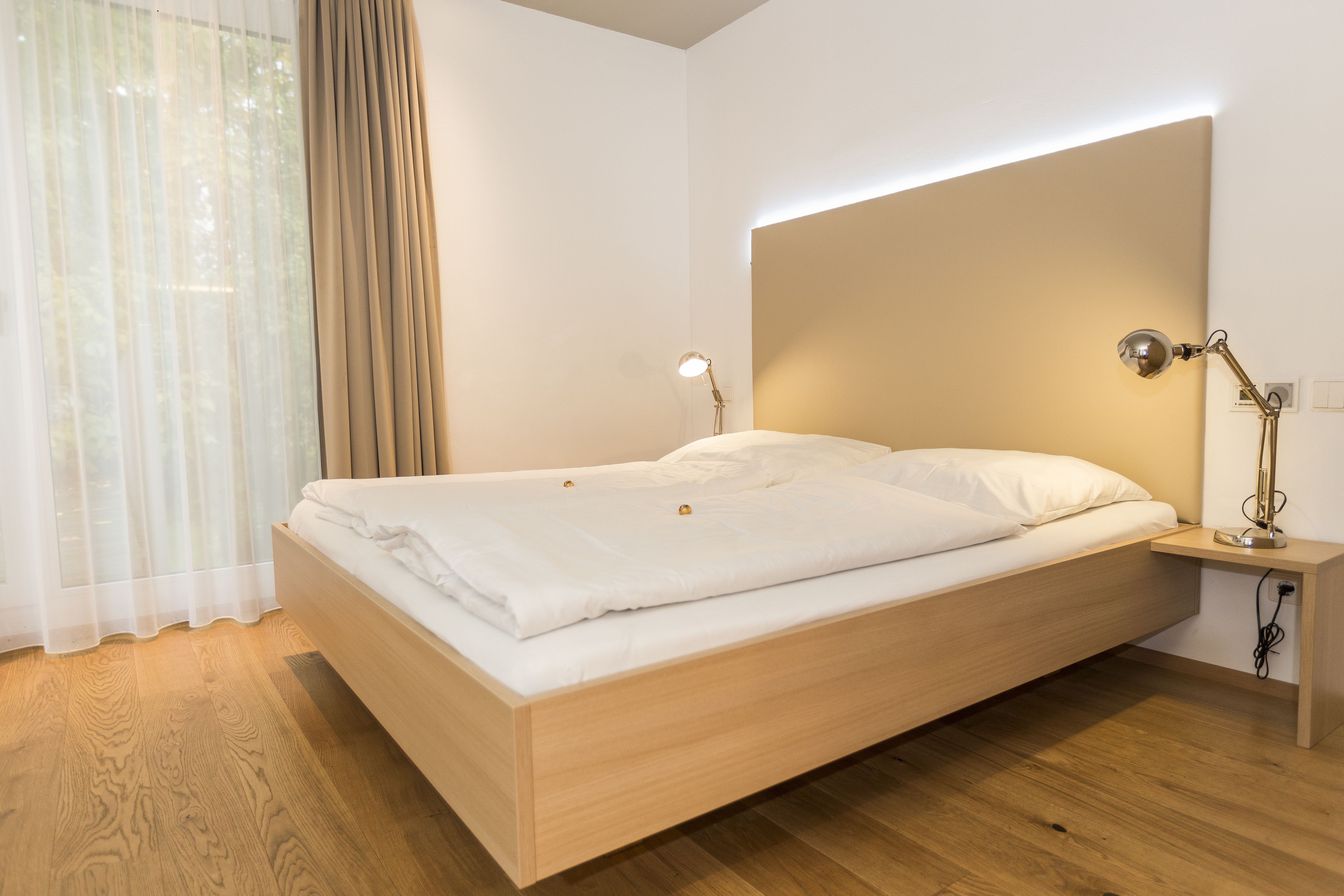 Room 5 Apartments