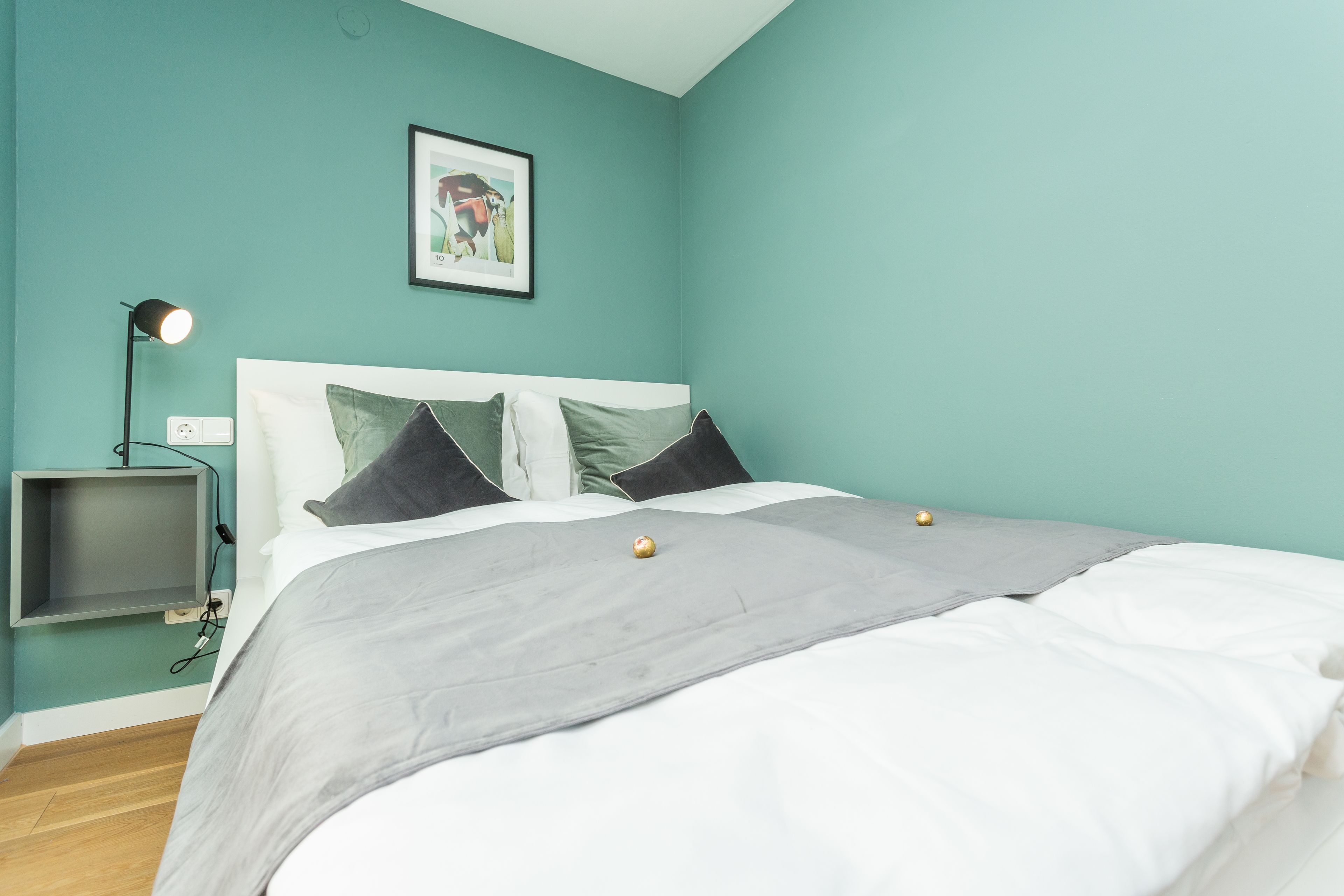 Room 5 Apartments