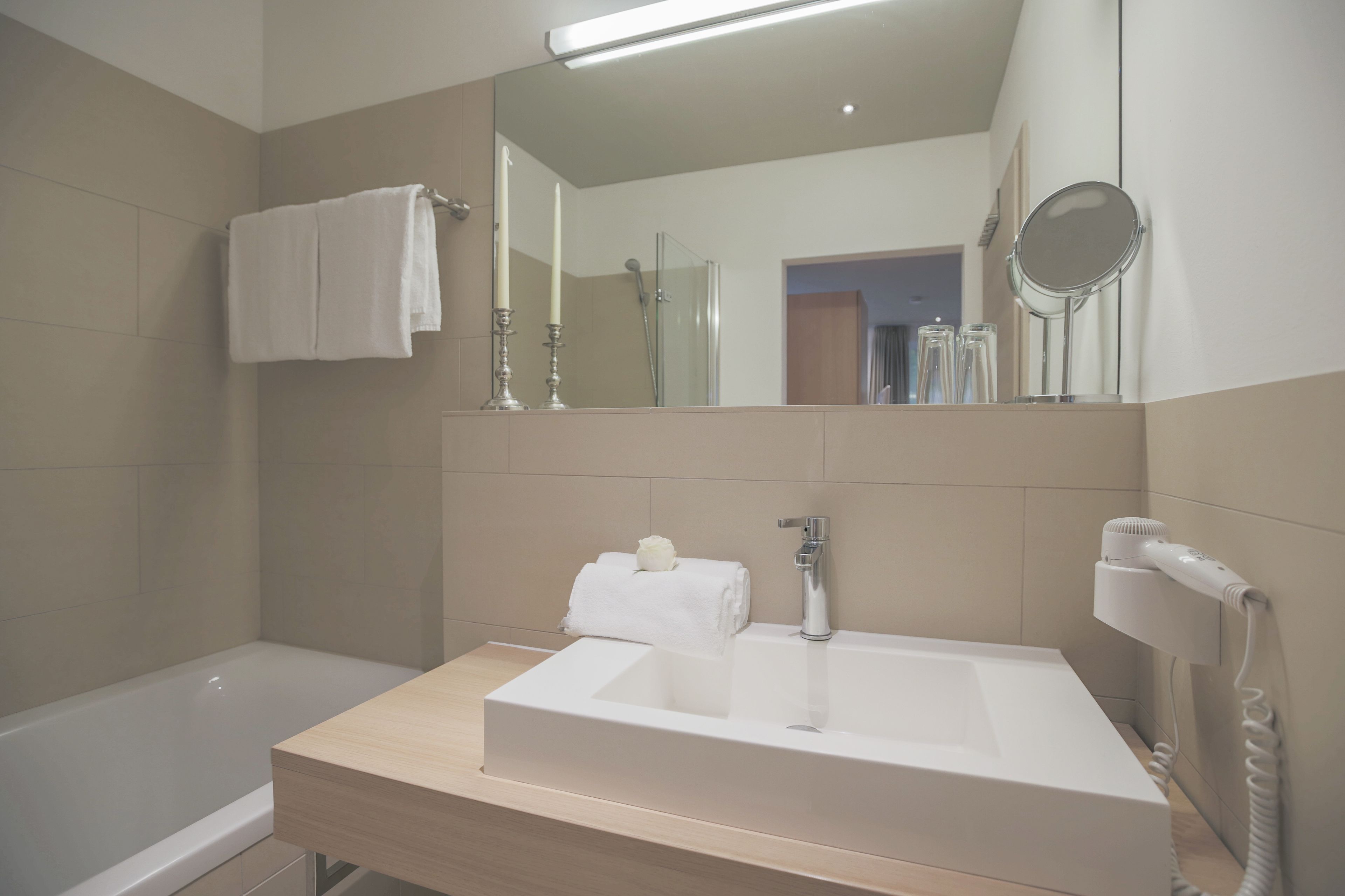 Room 5 Apartments