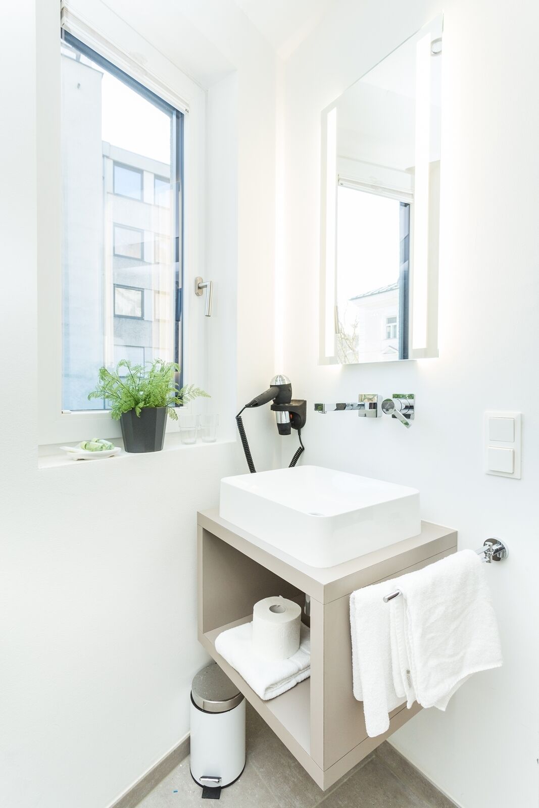 Room 5 Apartments