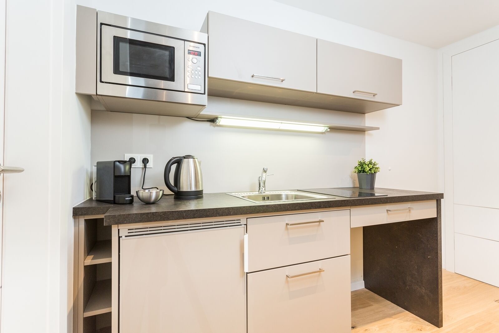 Room 5 Apartments
