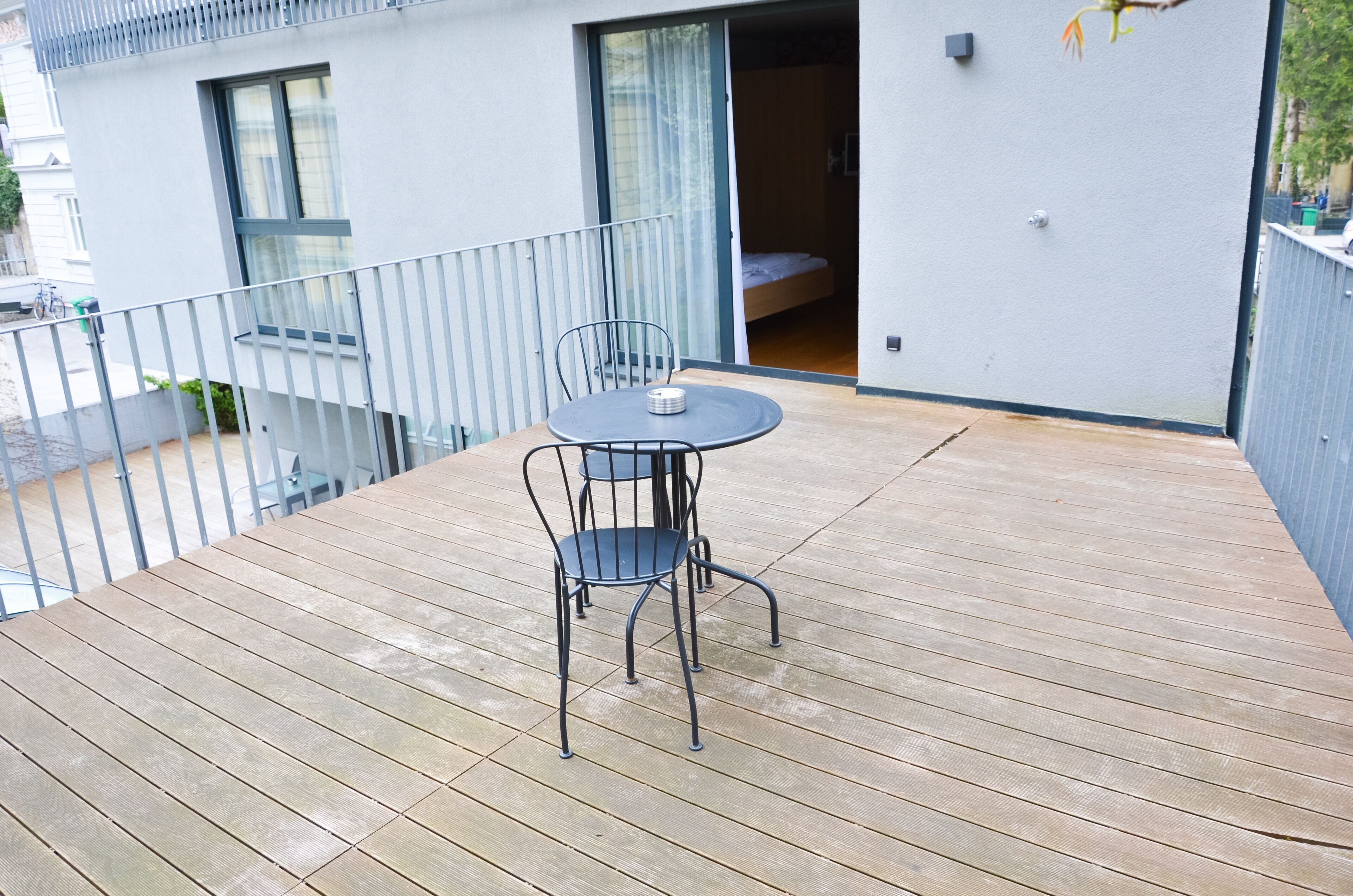 Room 5 Apartments