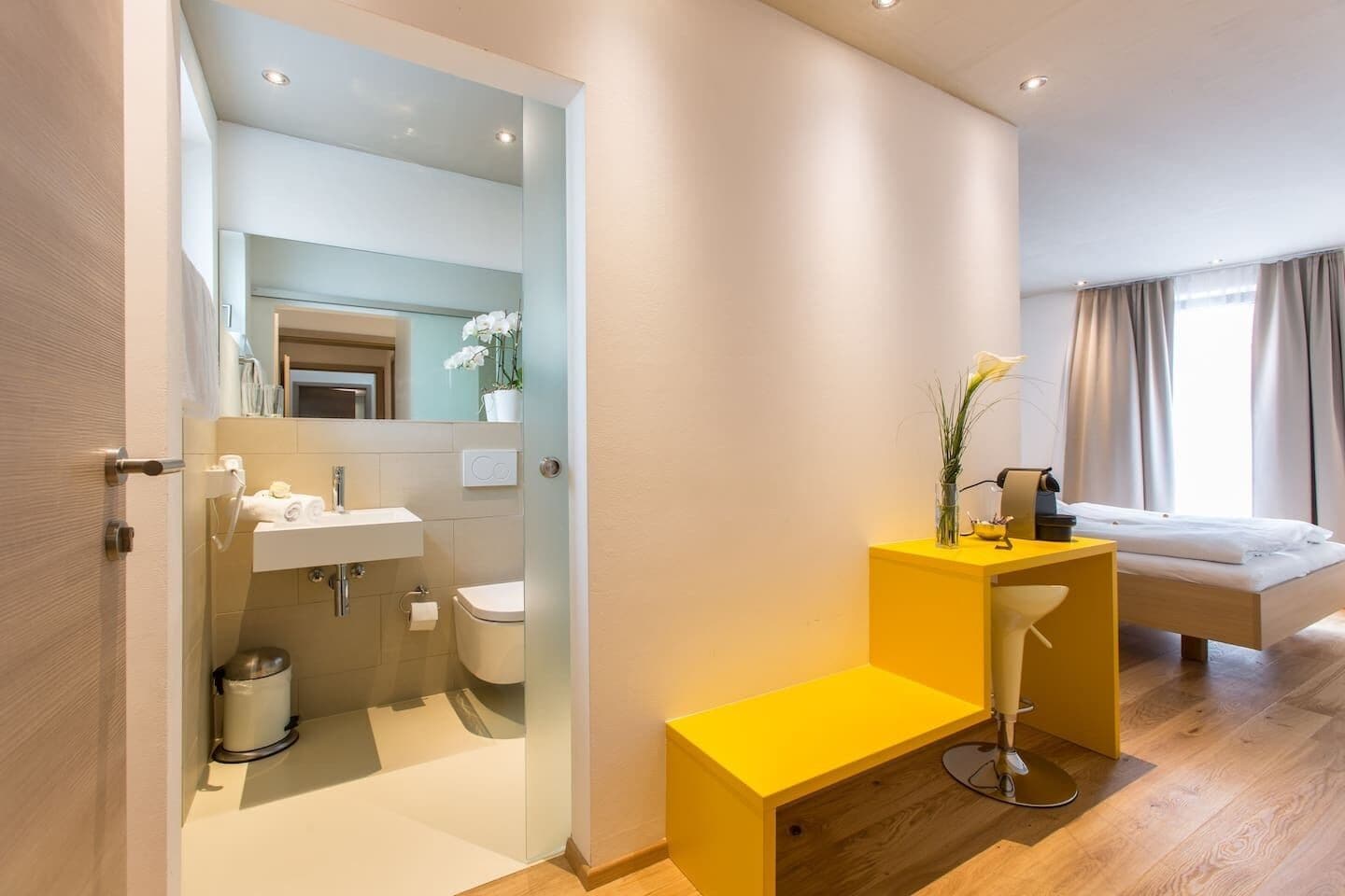 Room 5 Apartments