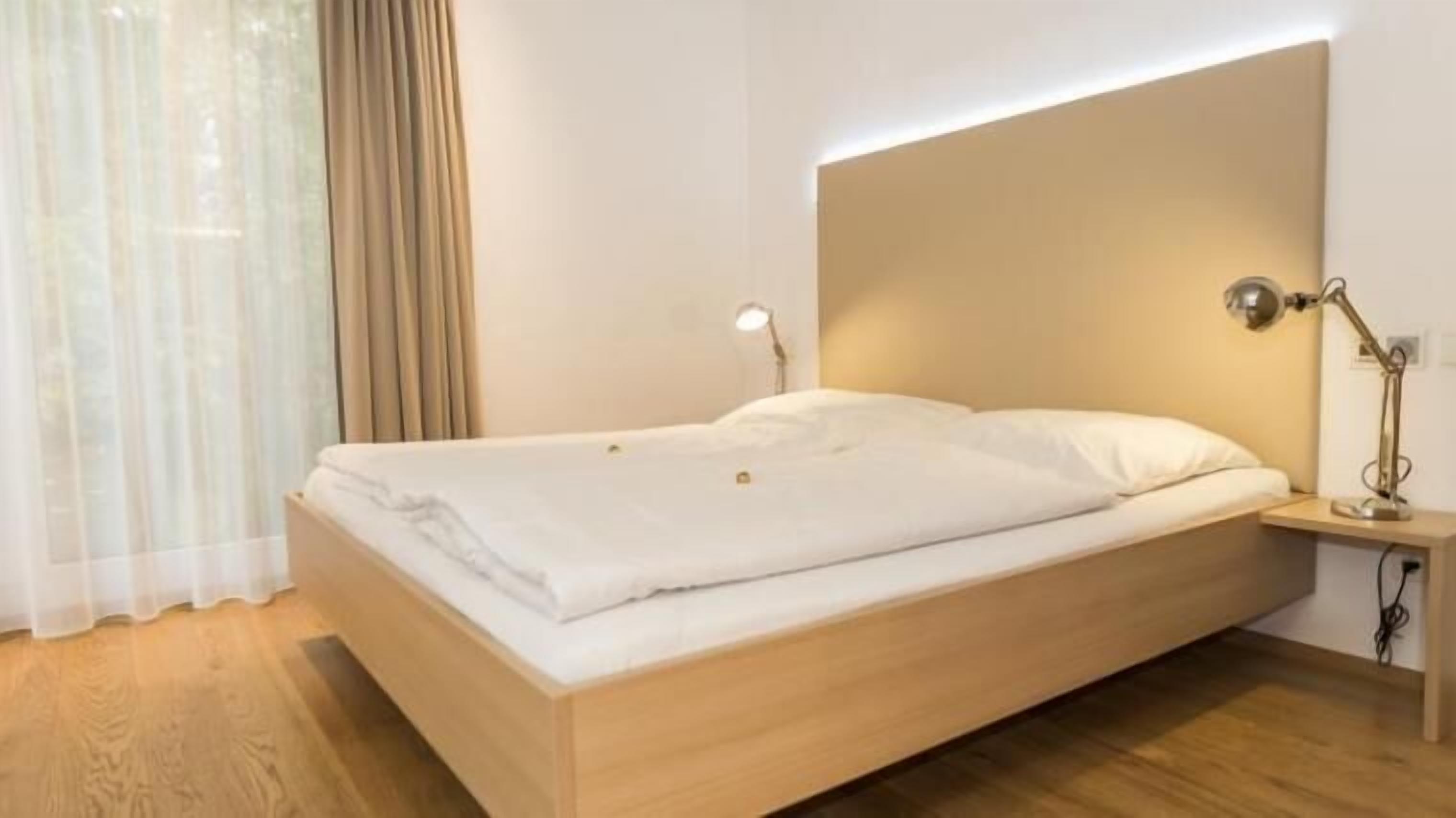 Room 5 Apartments