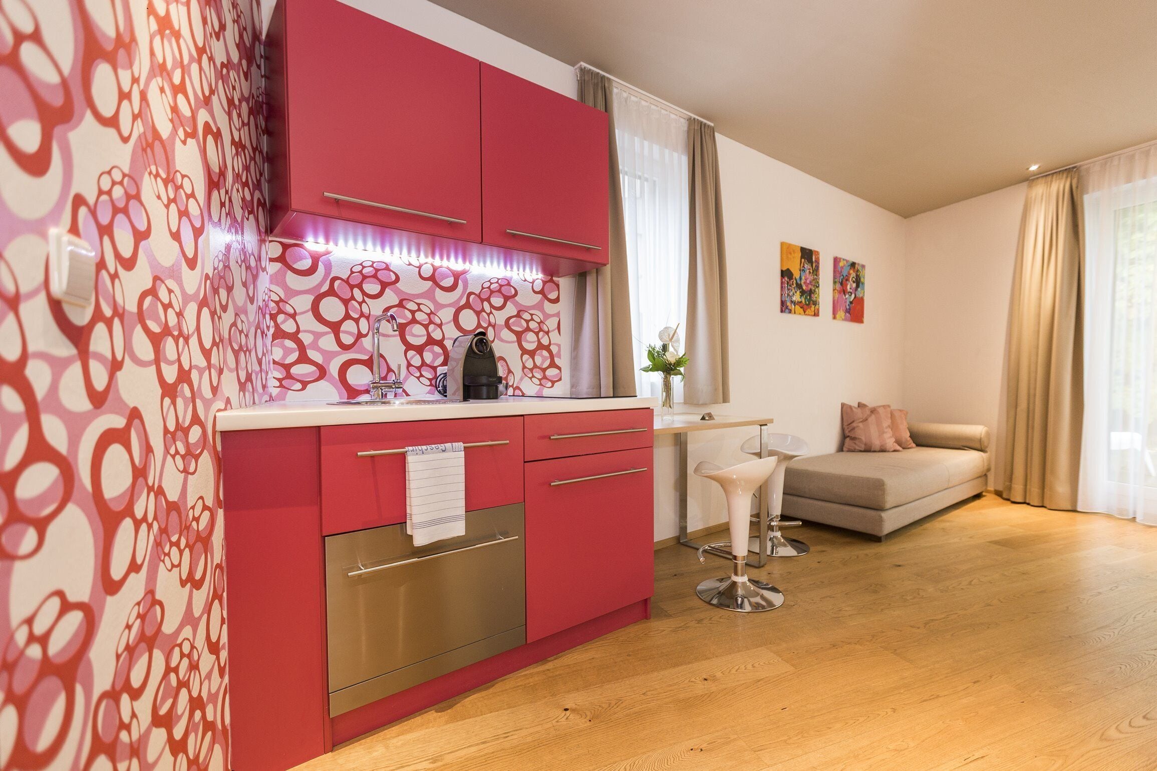 Room 5 Apartments