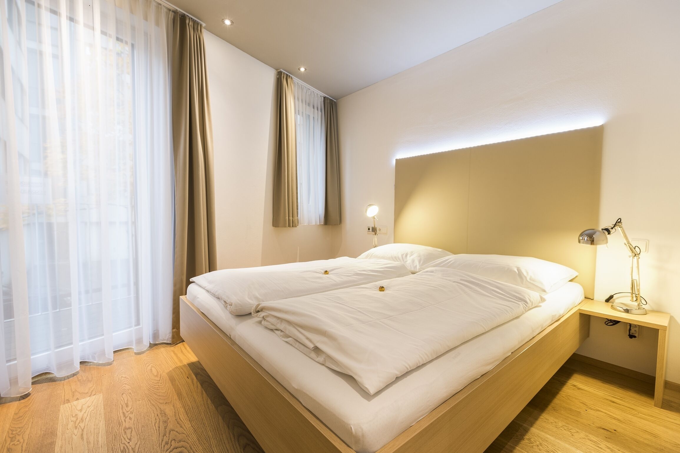 Room 5 Apartments