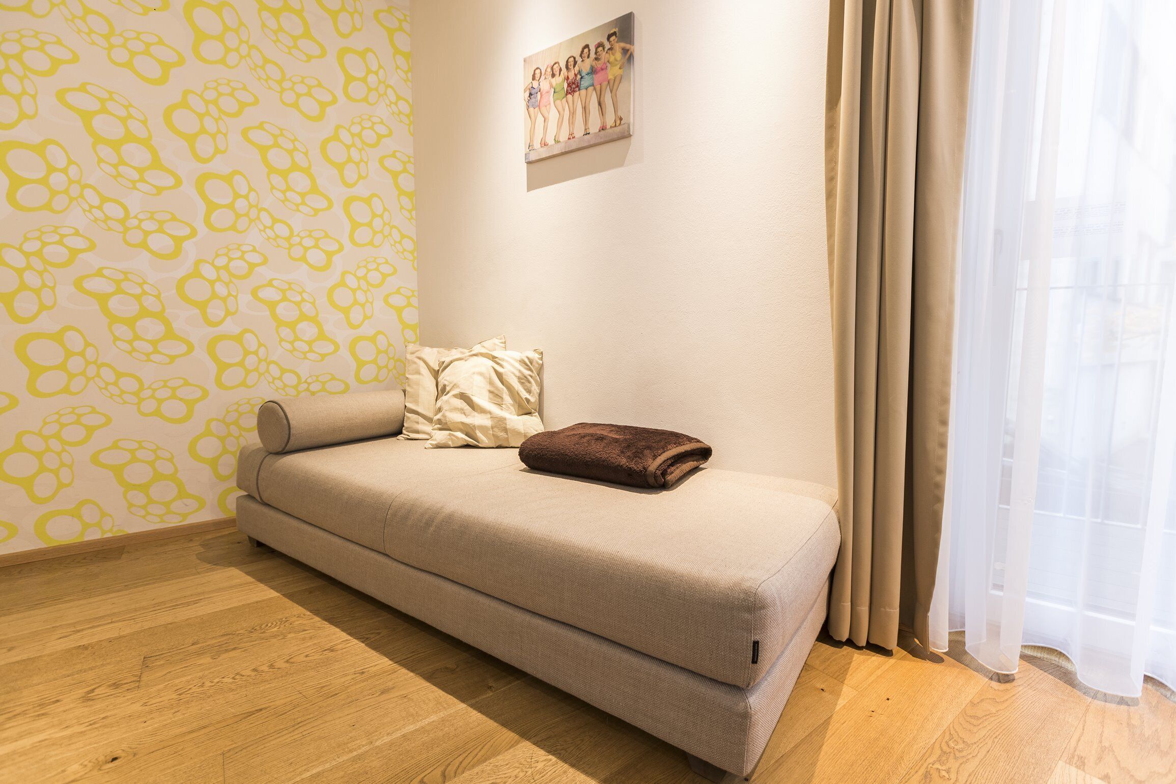 Room 5 Apartments