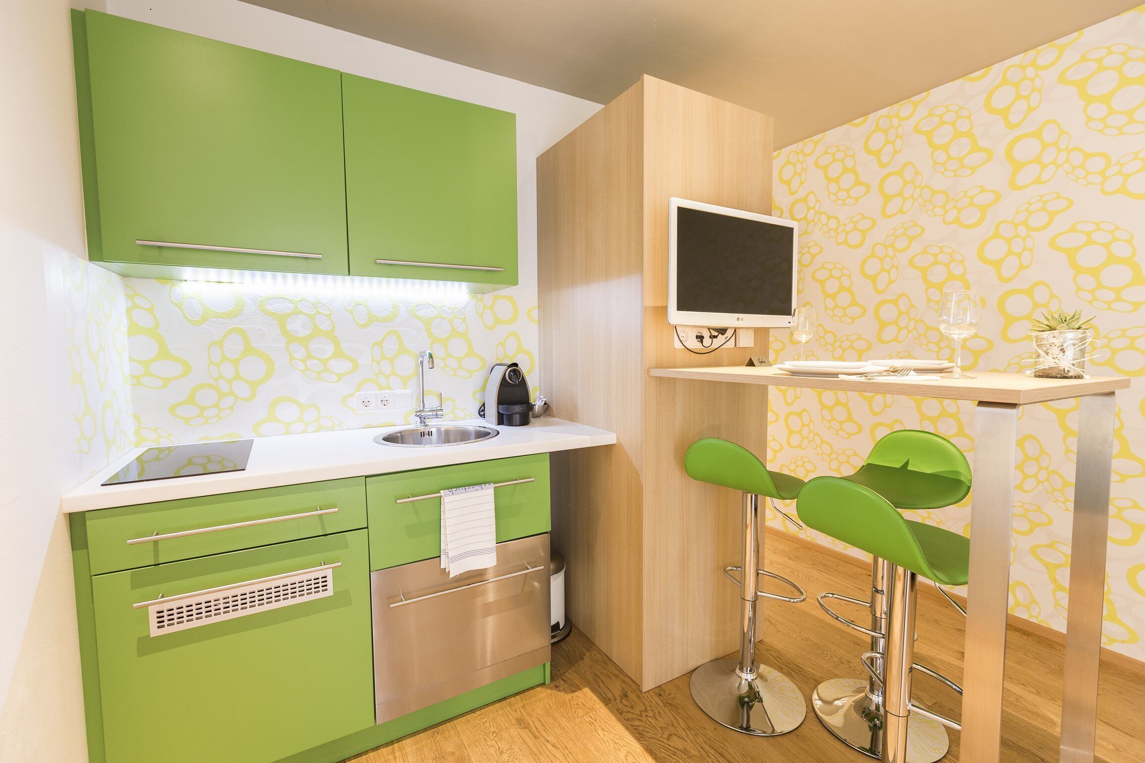 Room 5 Apartments