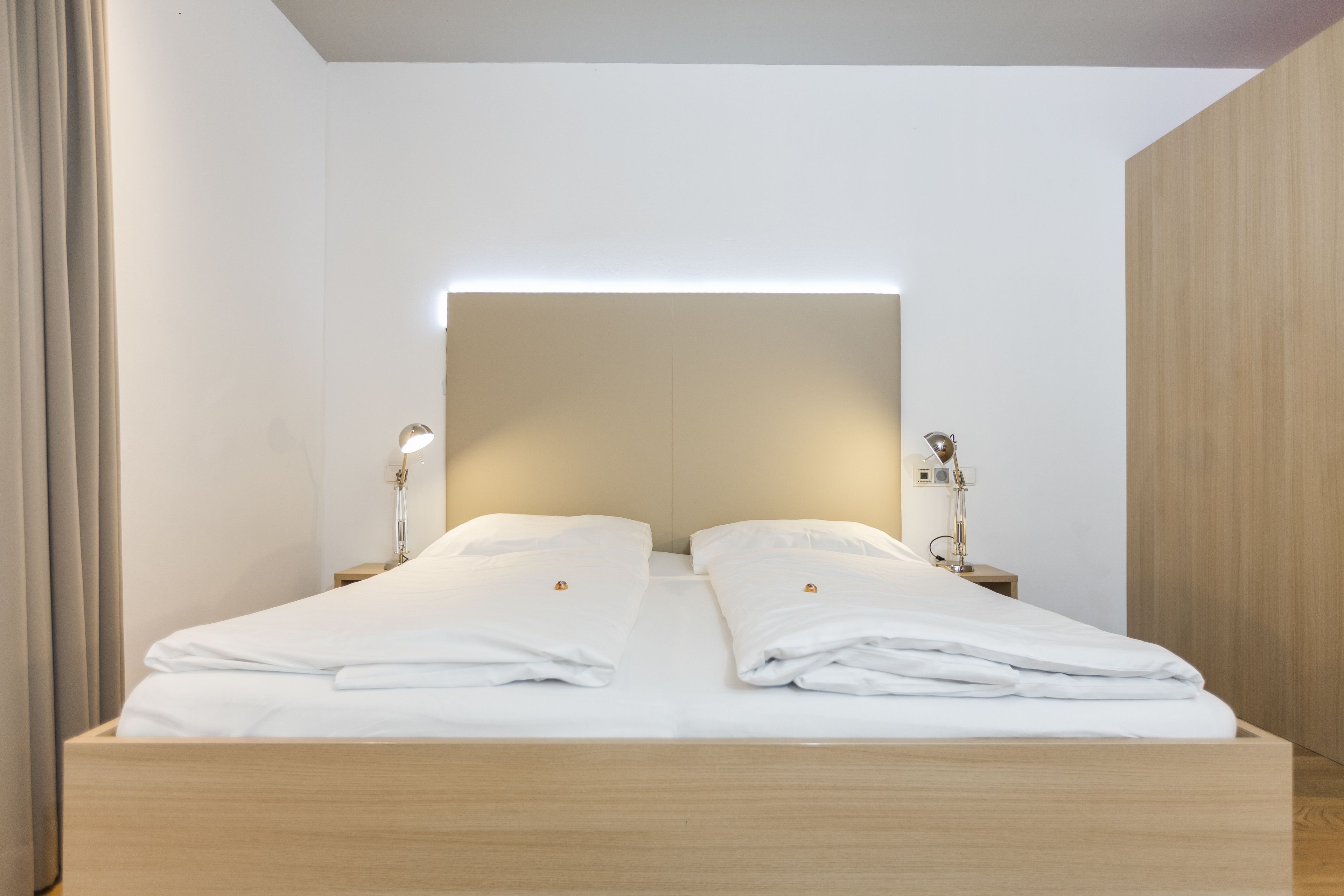 Room 5 Apartments