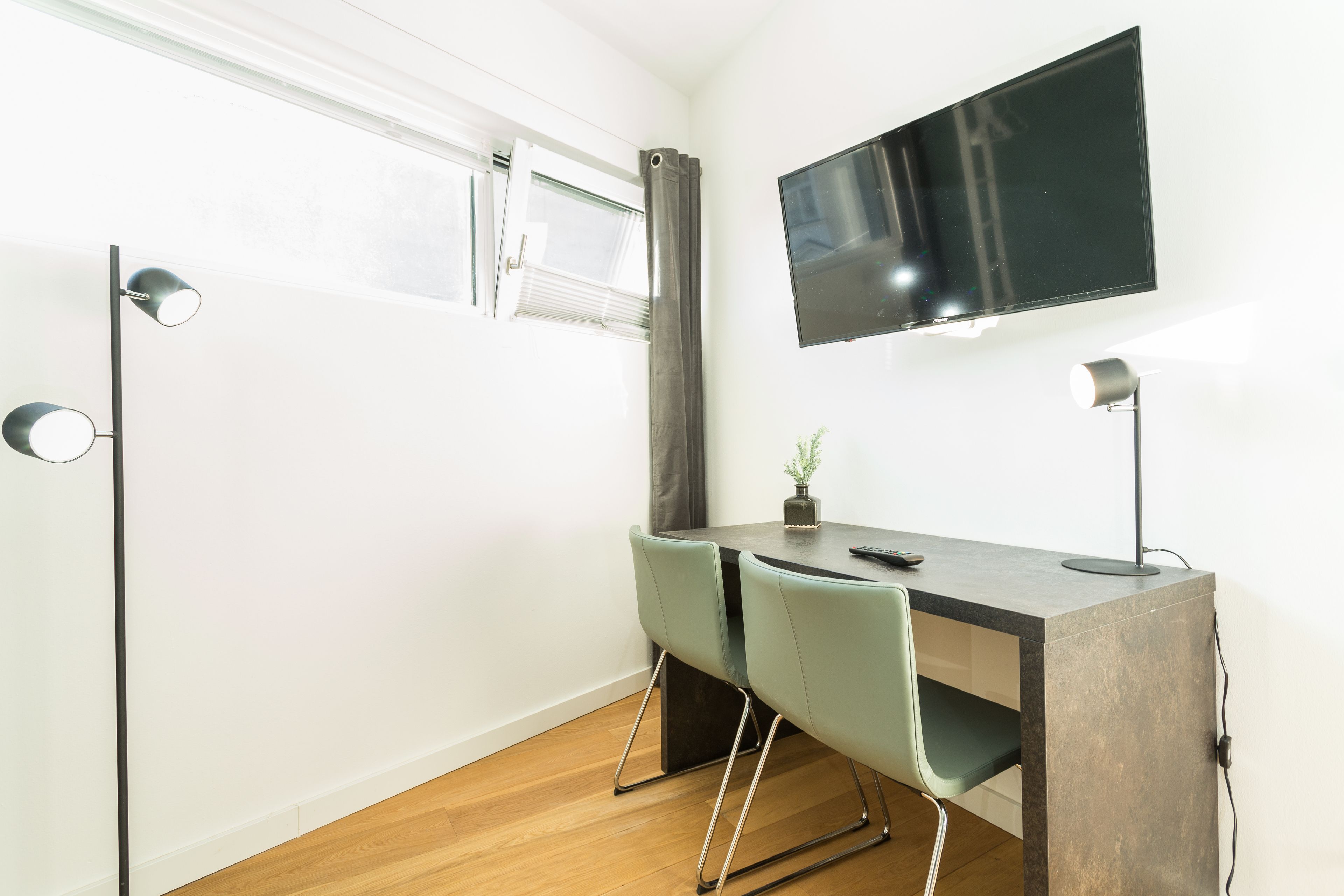 Room 5 Apartments