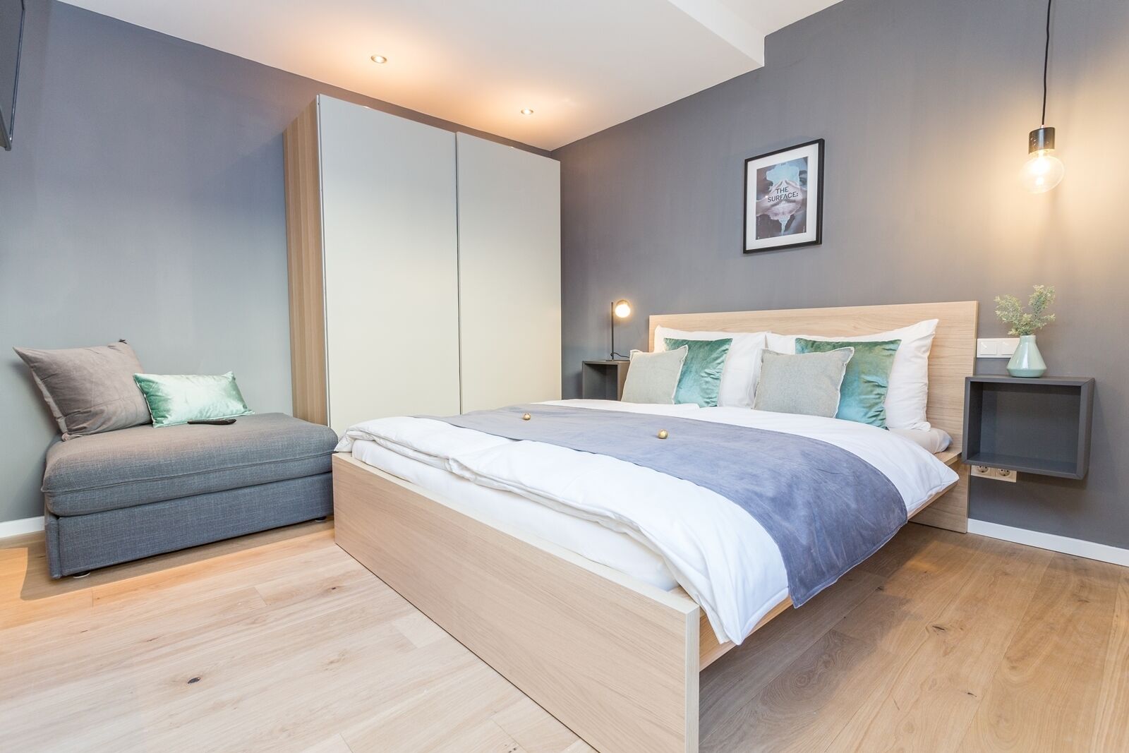 Room 5 Apartments