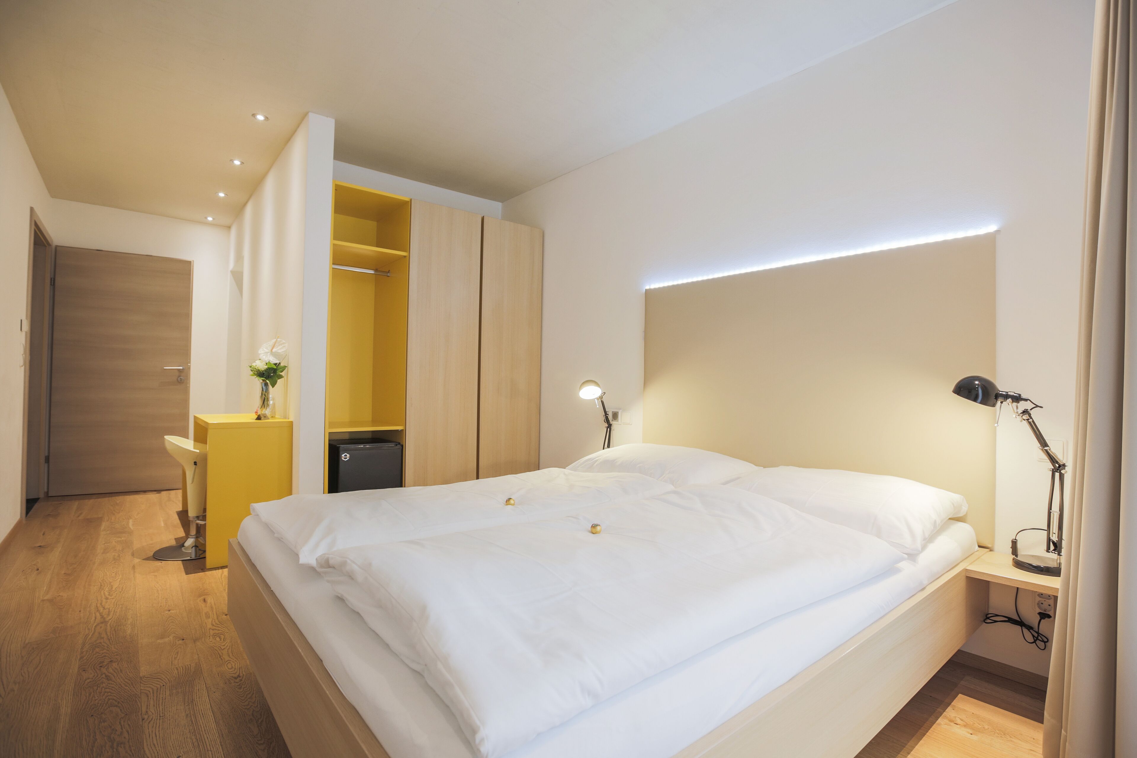 Room 5 Apartments
