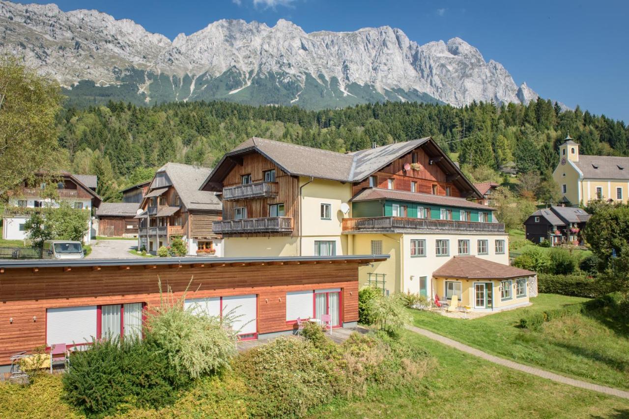 Wirtshaus & Dorfhotel Mayer