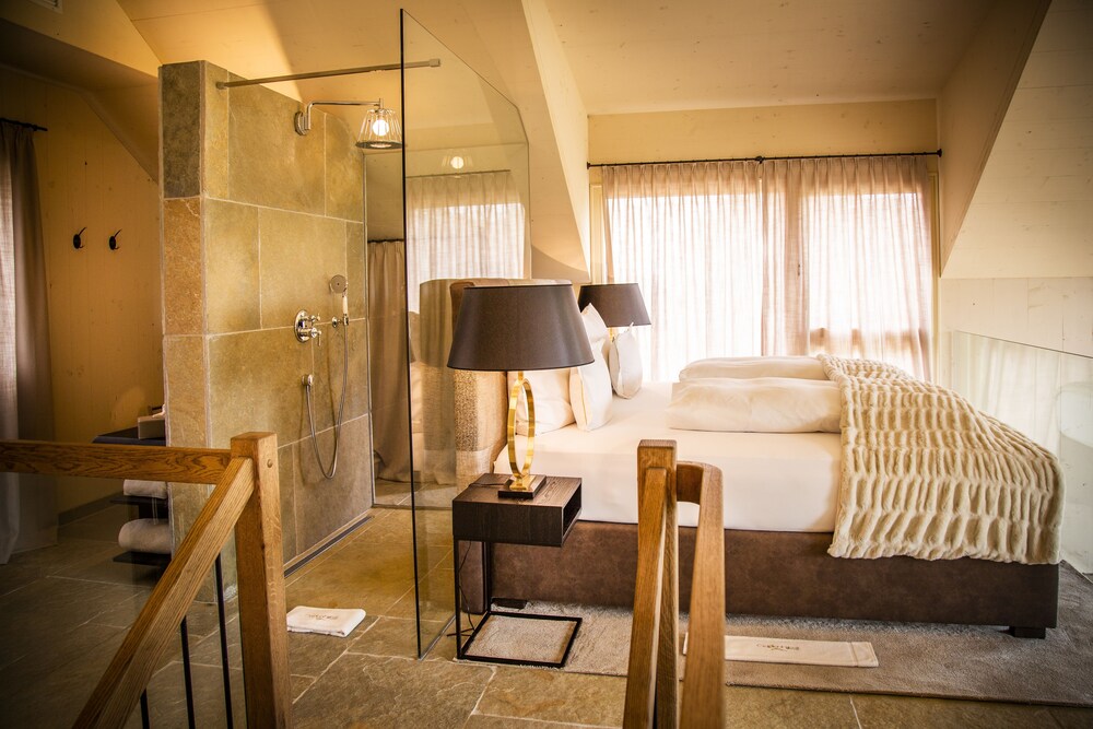 Golden Hill Country Chalets & Suites