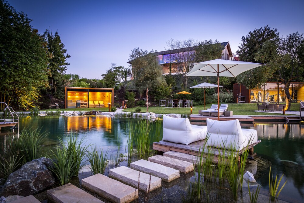 Golden Hill Country Chalets & Suites