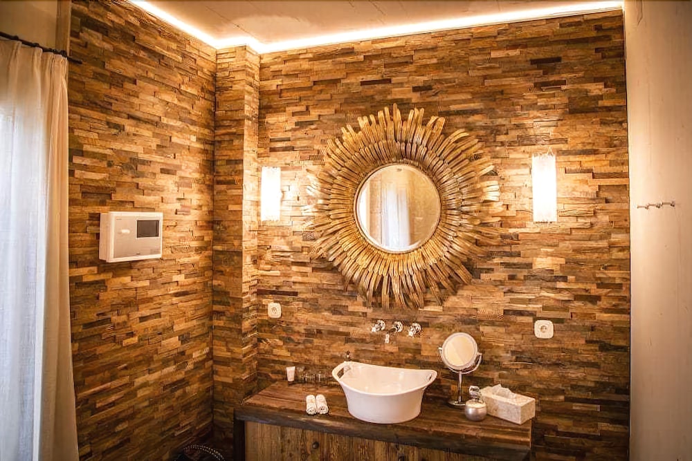 Golden Hill Country Chalets & Suites