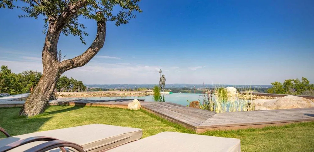 Golden Hill Country Chalets & Suites
