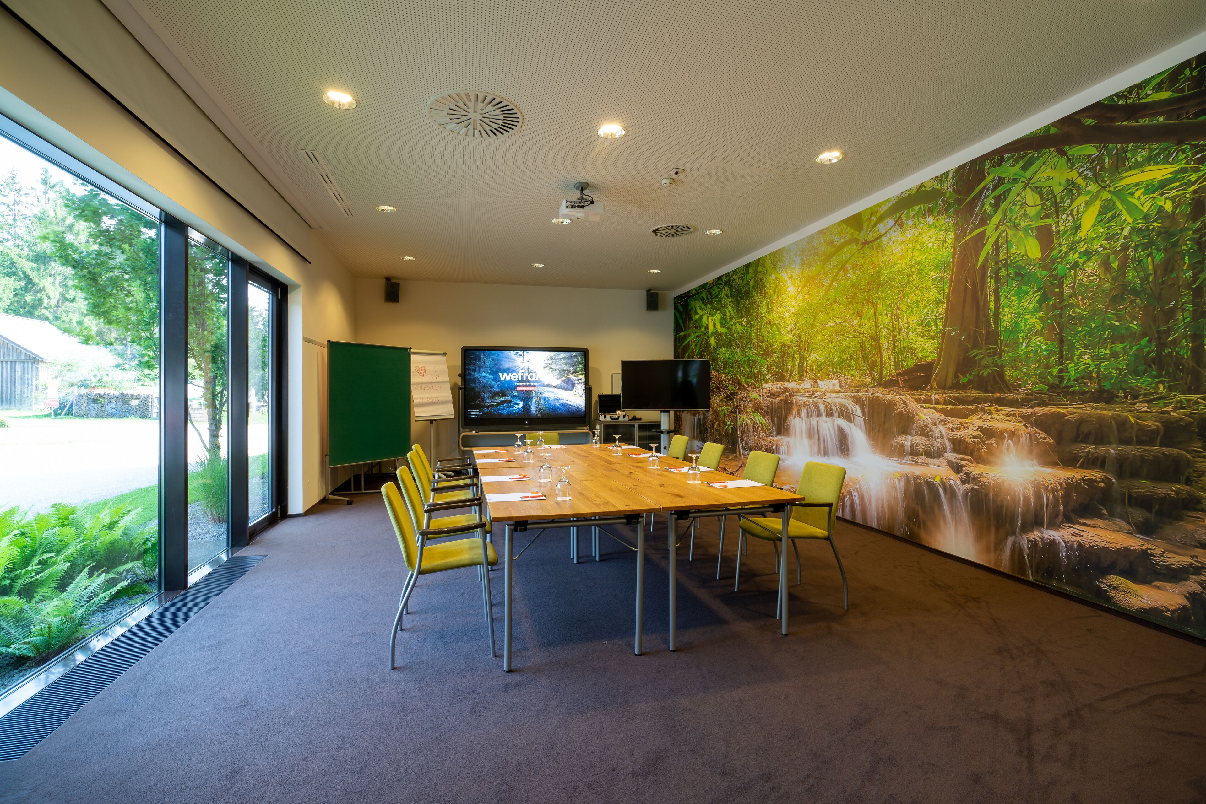 Hotel AVIVA make friends