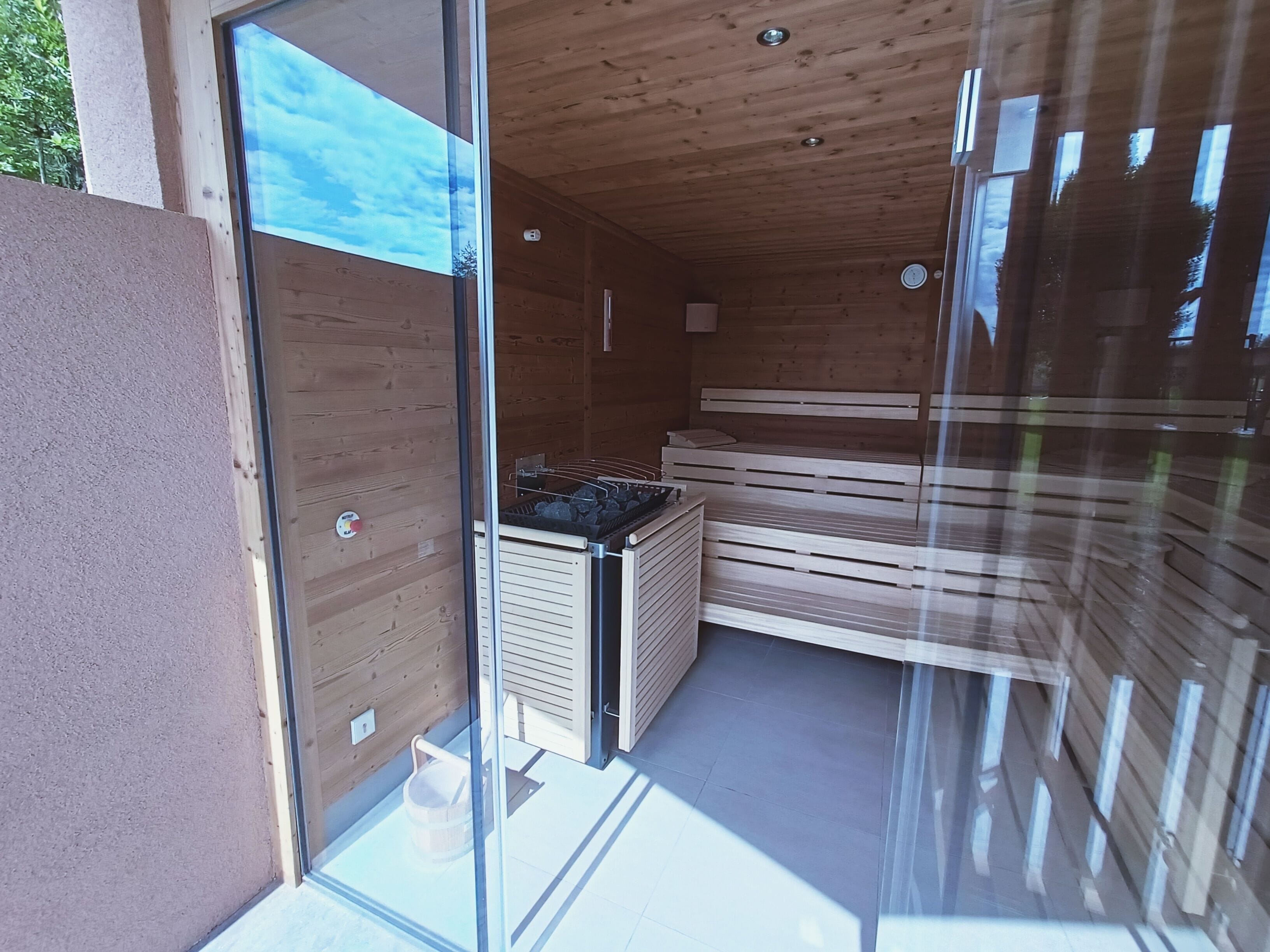 Hotel AVIVA make friends