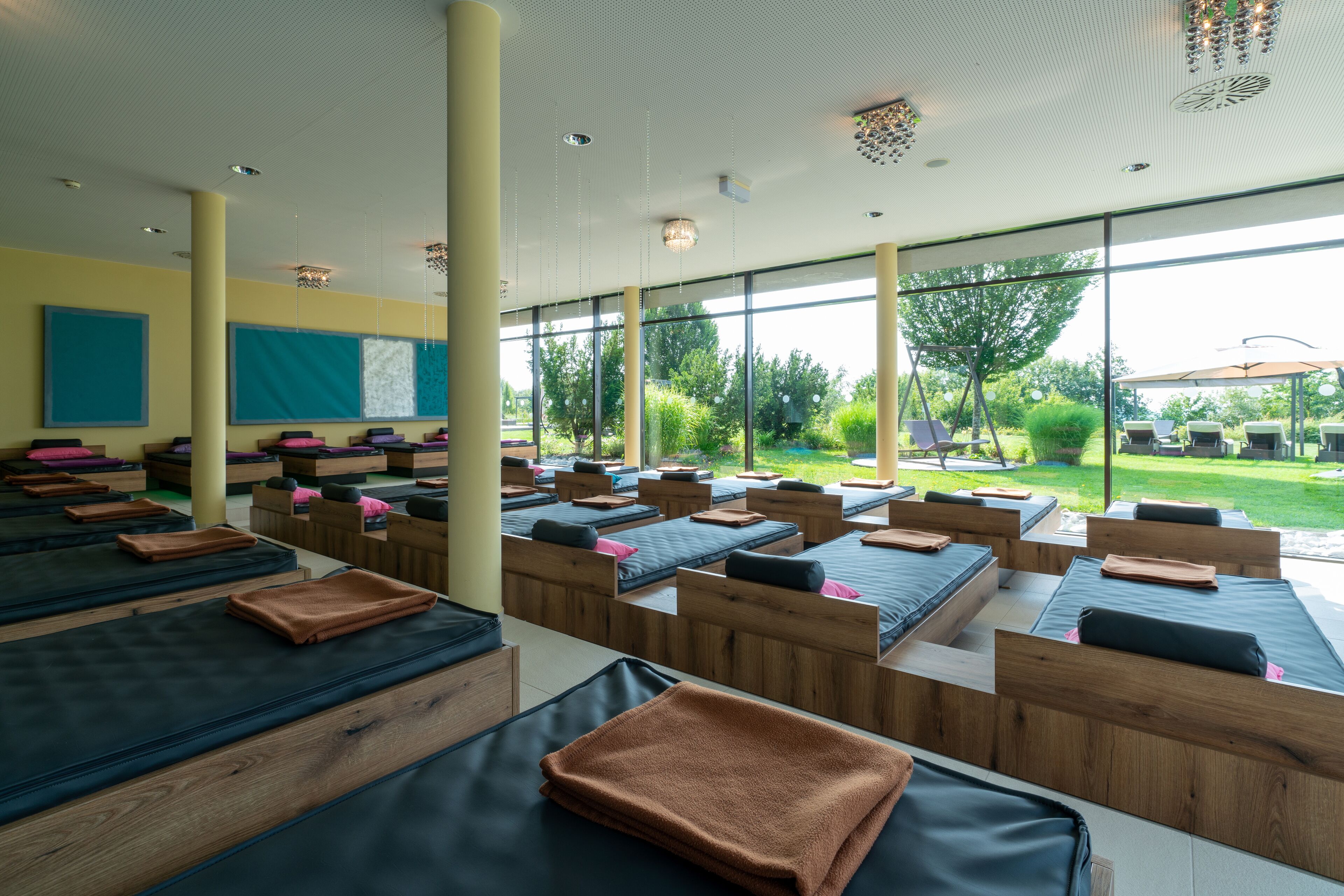 Hotel AVIVA make friends