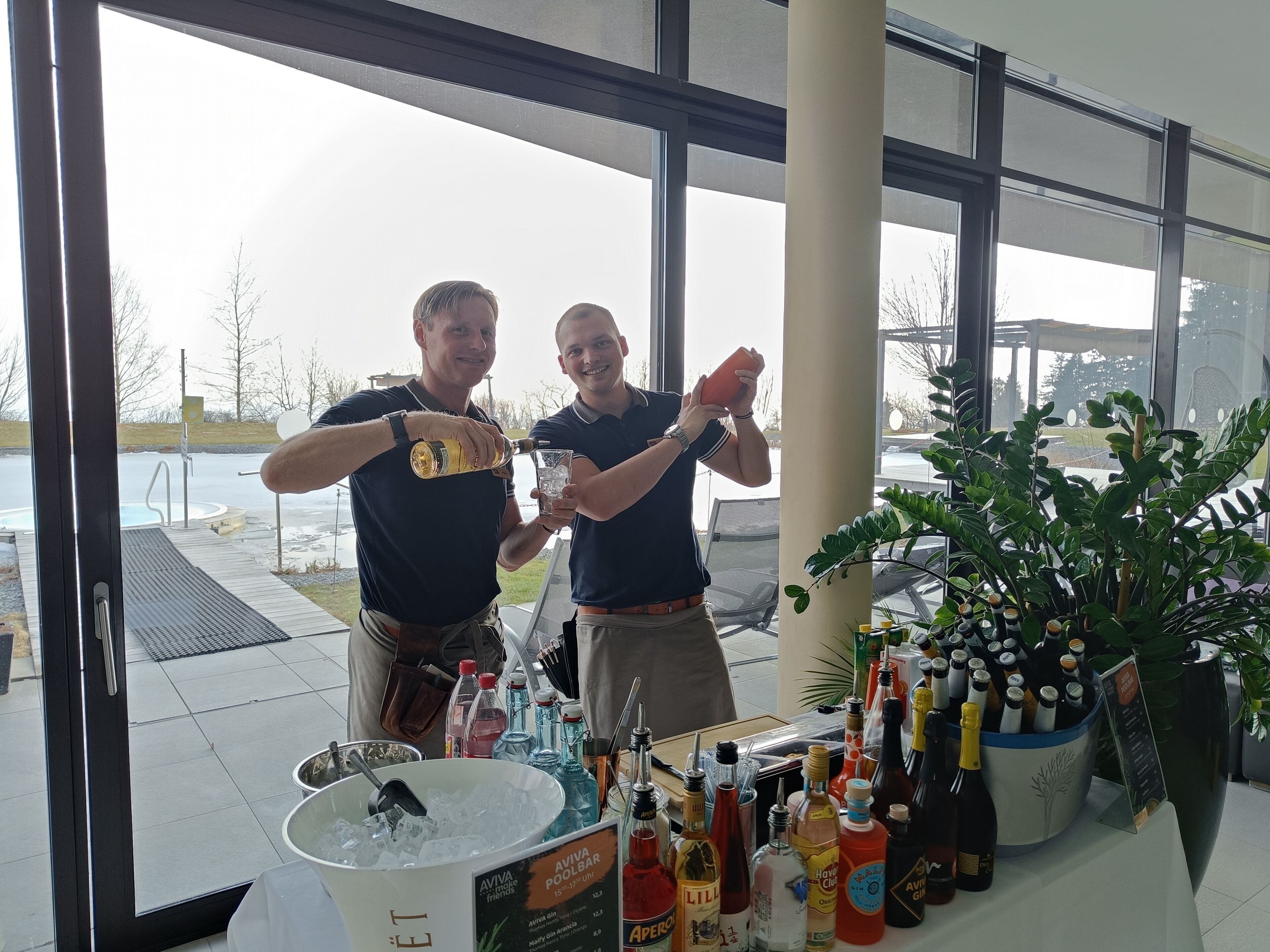 Hotel AVIVA make friends