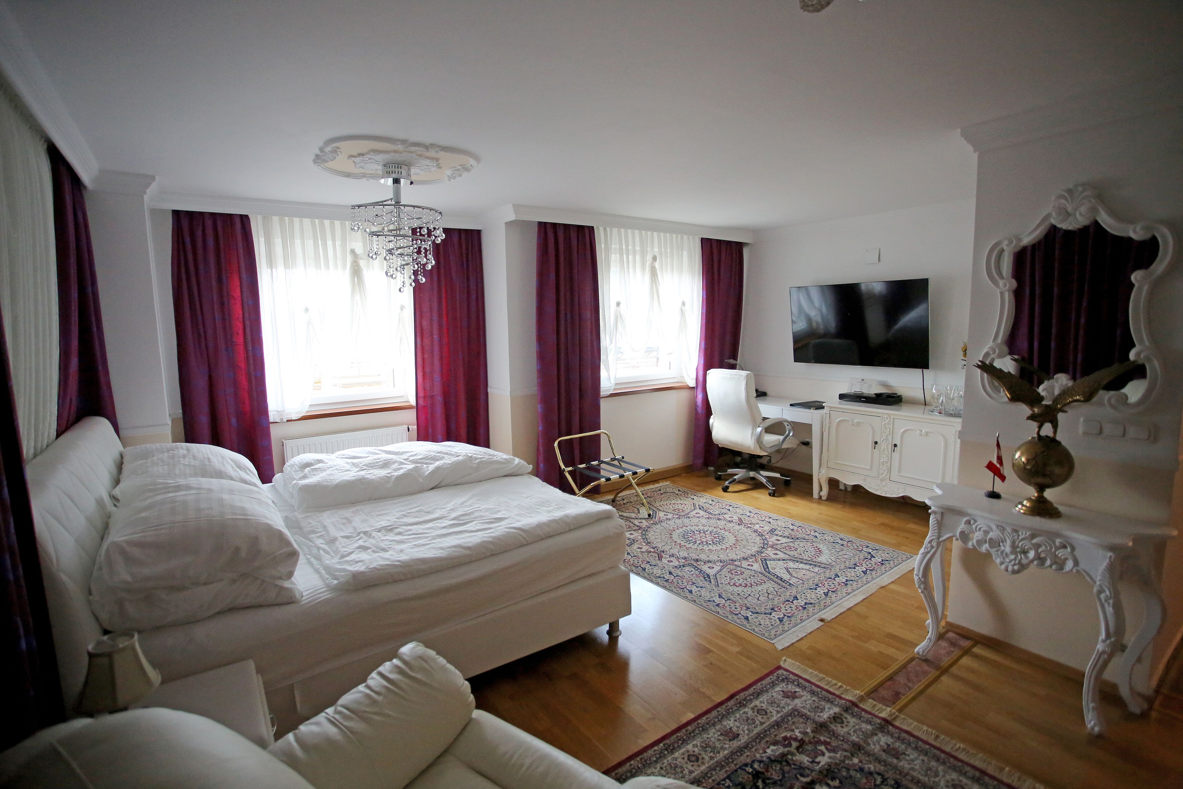 Hoeckner Plaza Hotel