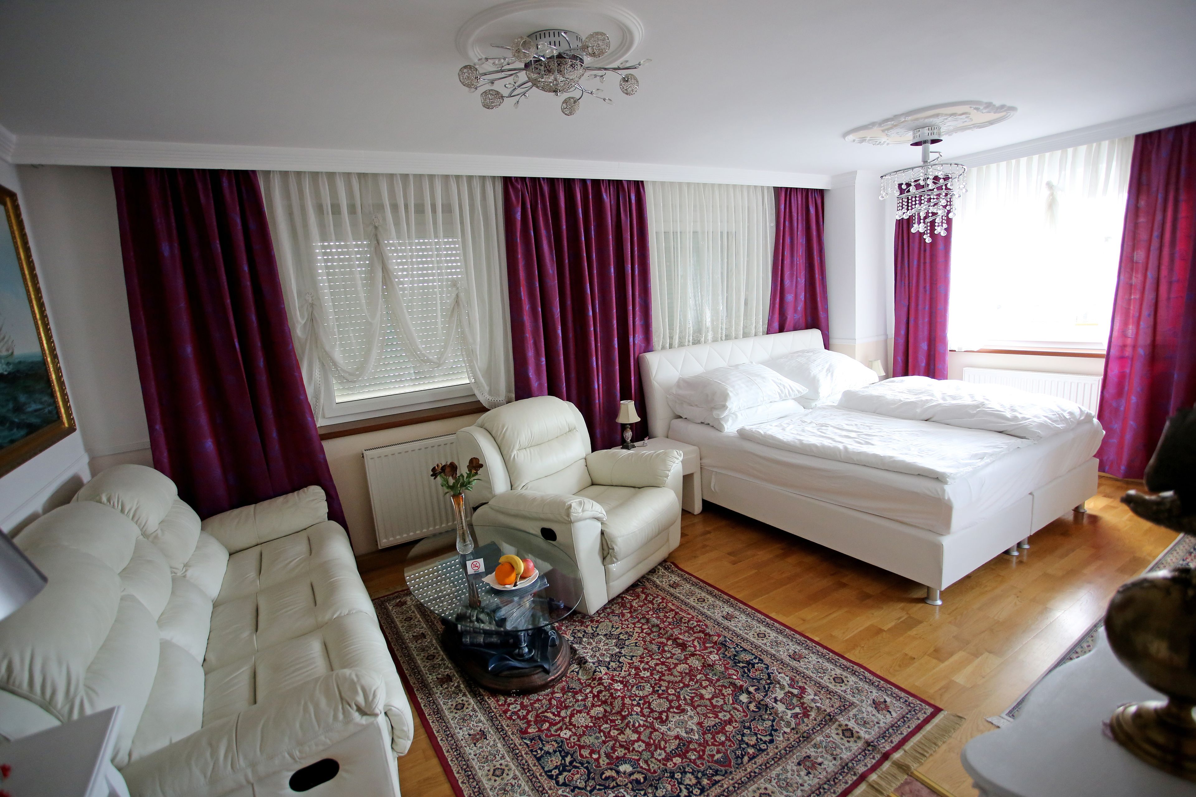 Hoeckner Plaza Hotel