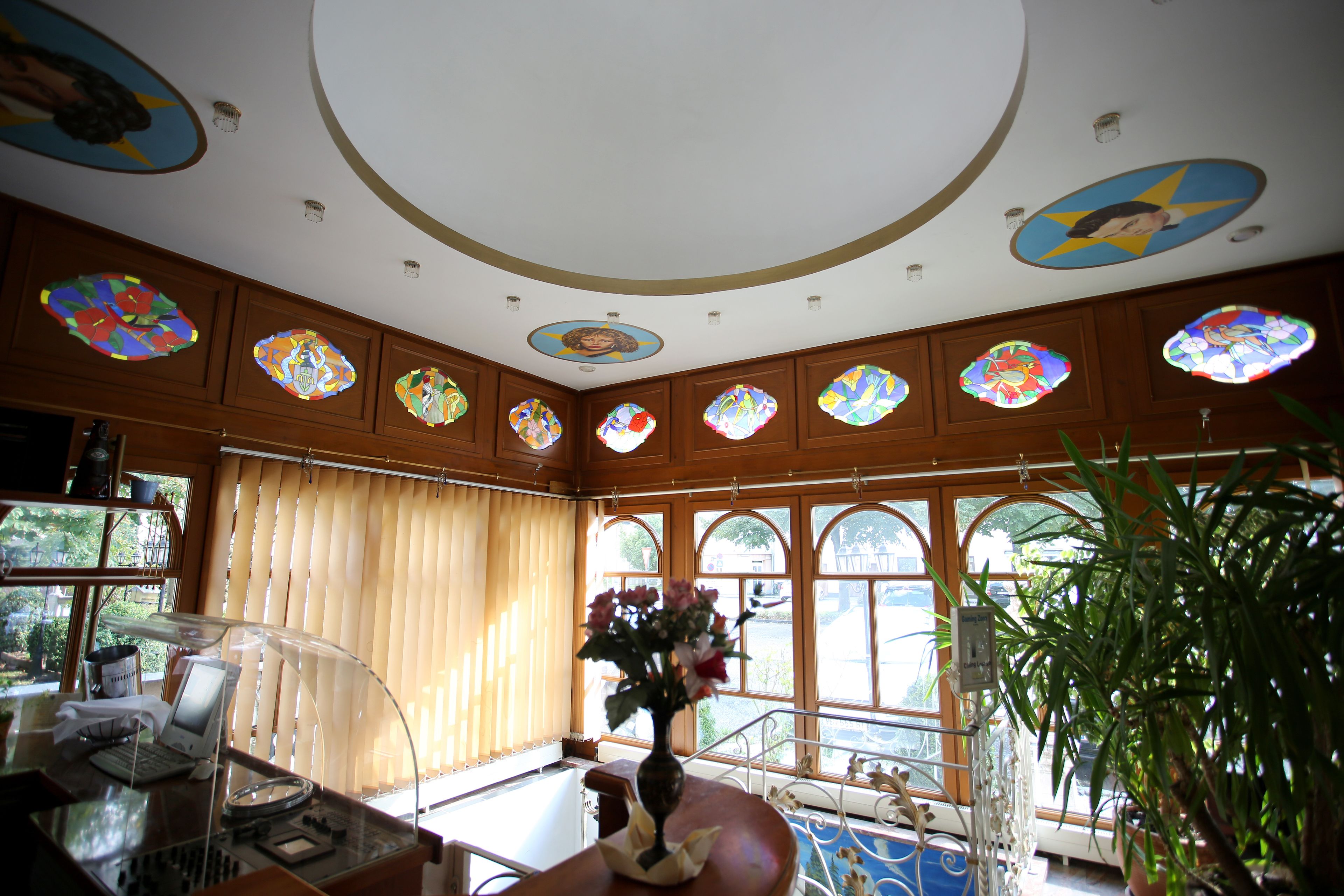 Hoeckner Plaza Hotel
