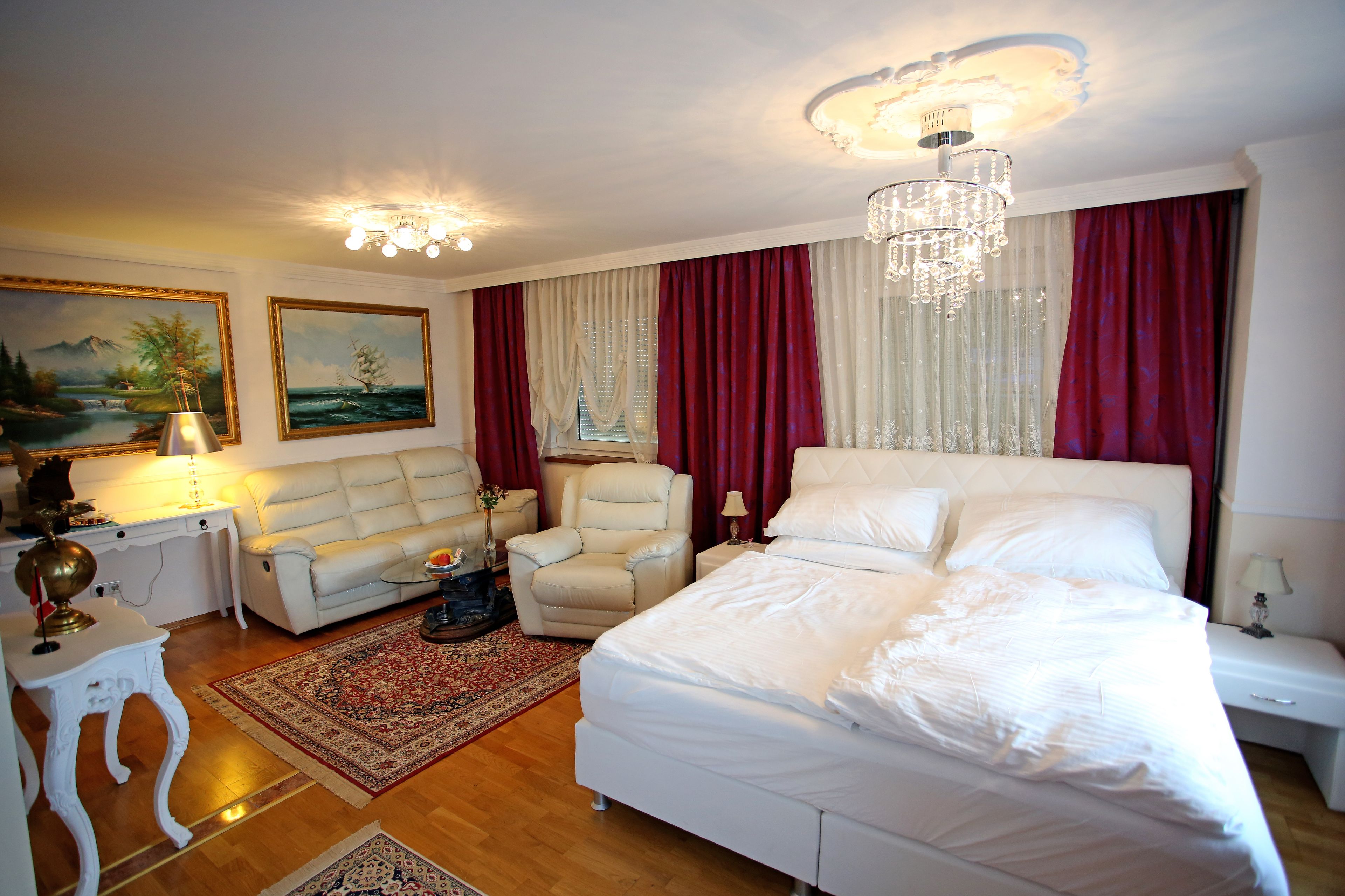 Hoeckner Plaza Hotel