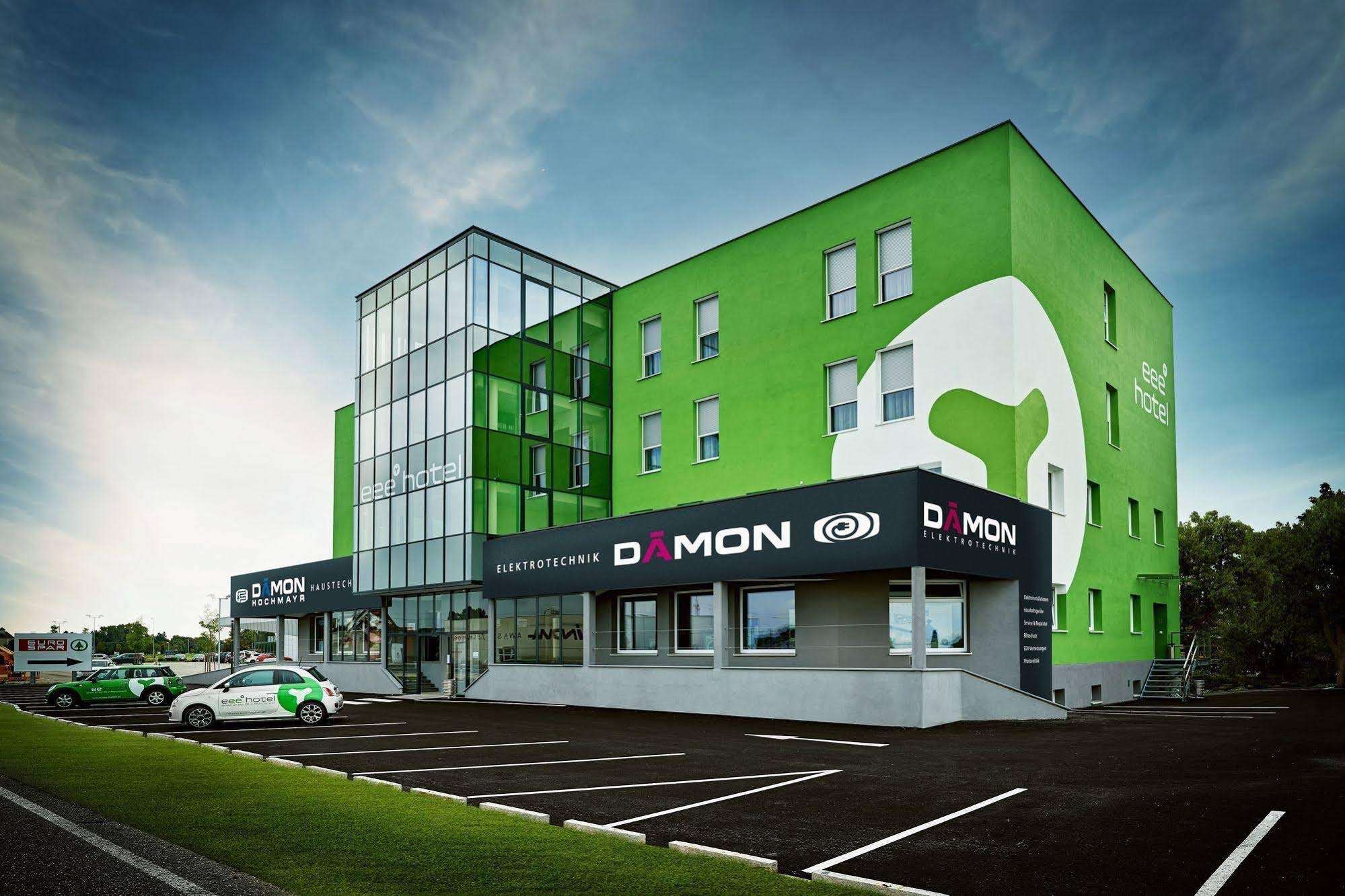 Eee Hotel
