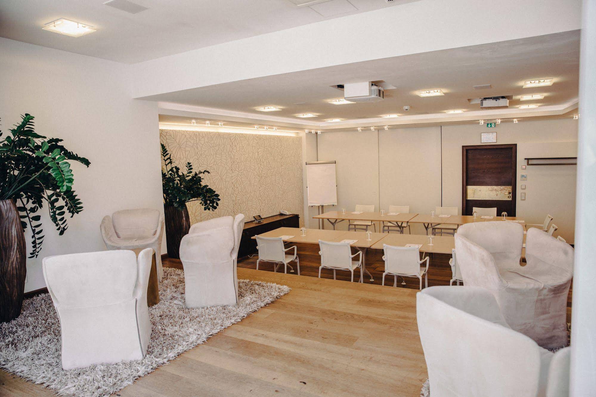 Iris Porsche Hotel & Restaurant